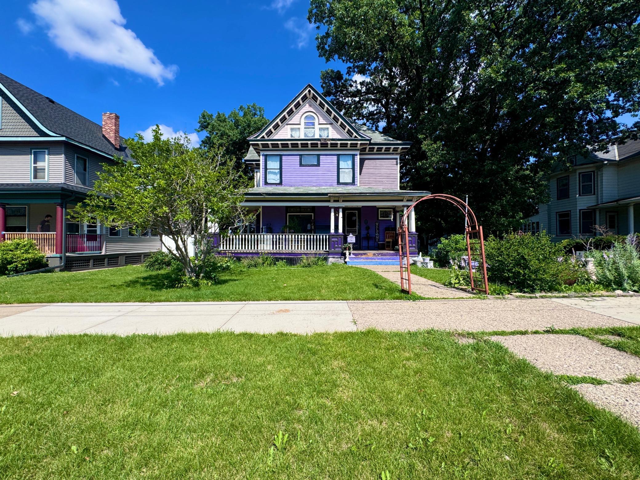 9 2nd Avenue SW Property Photo 1
