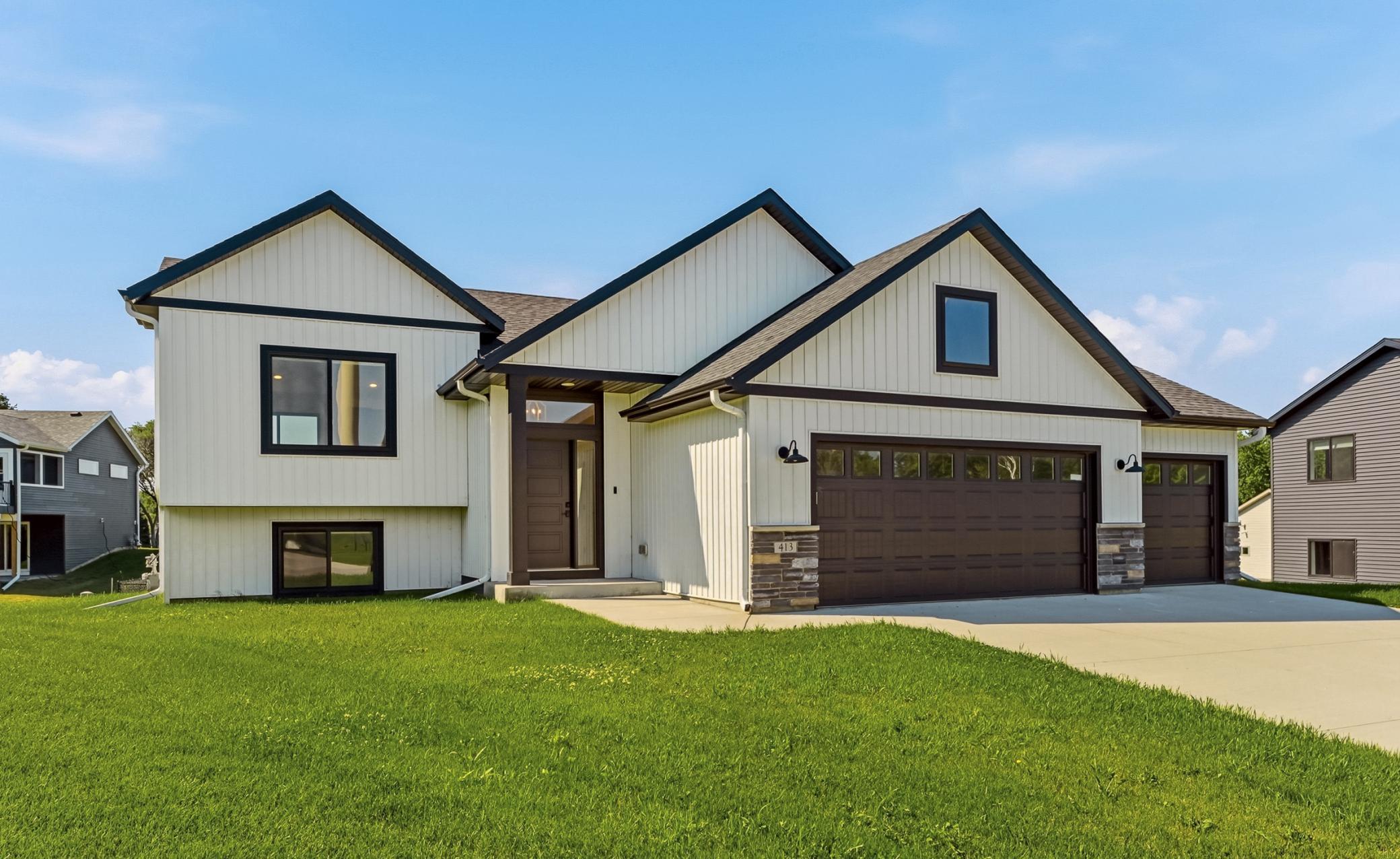 413 10th Street W