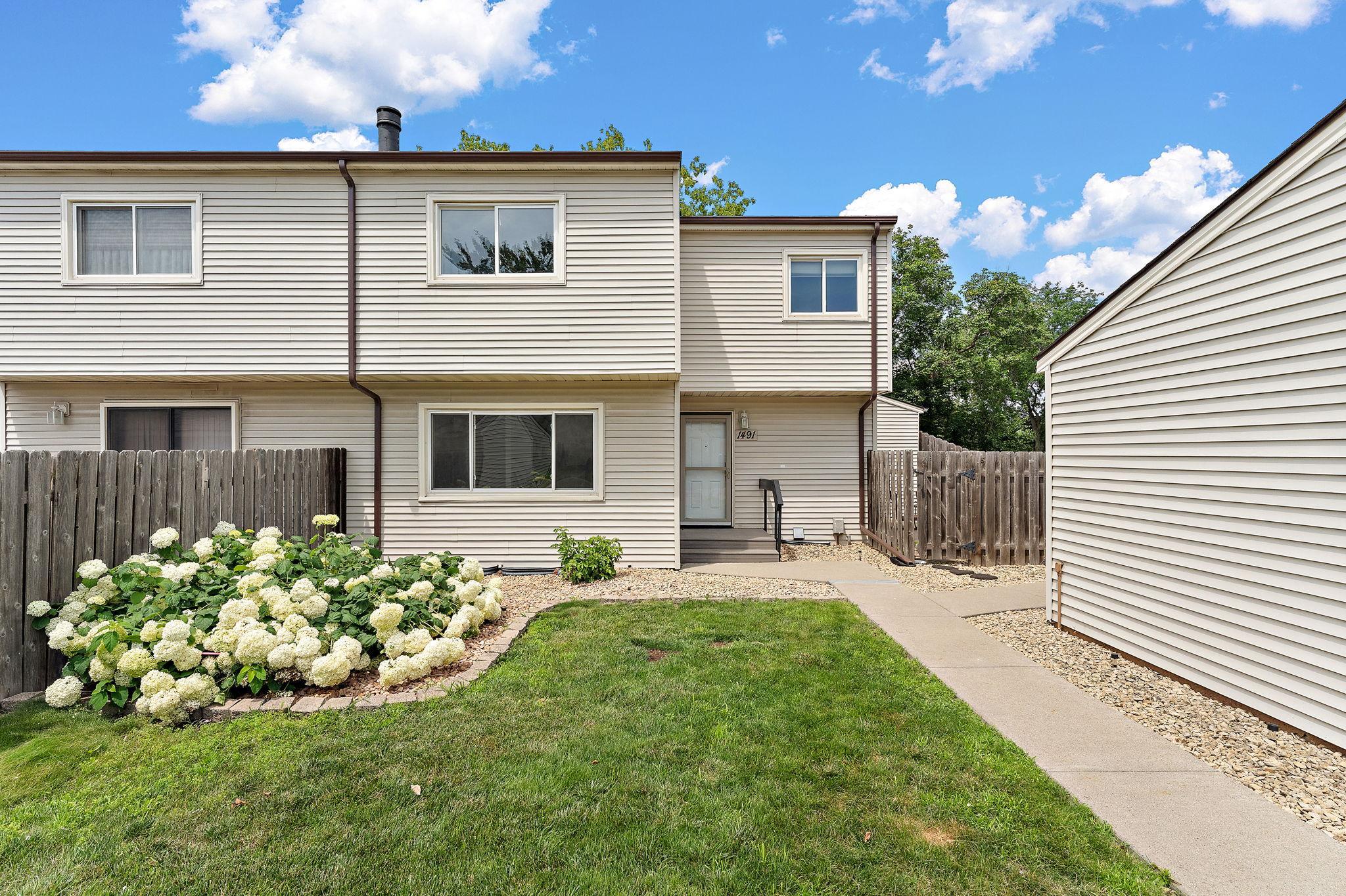 1491 Woodview Avenue E Property Photo 3