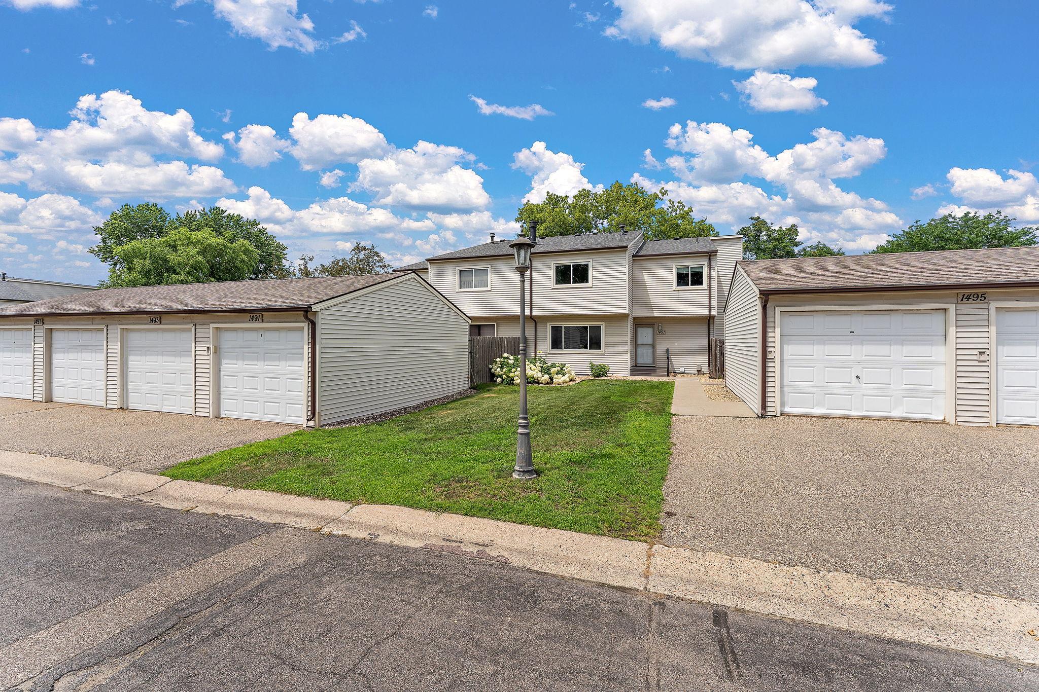 1491 Woodview Avenue E Property Photo 4