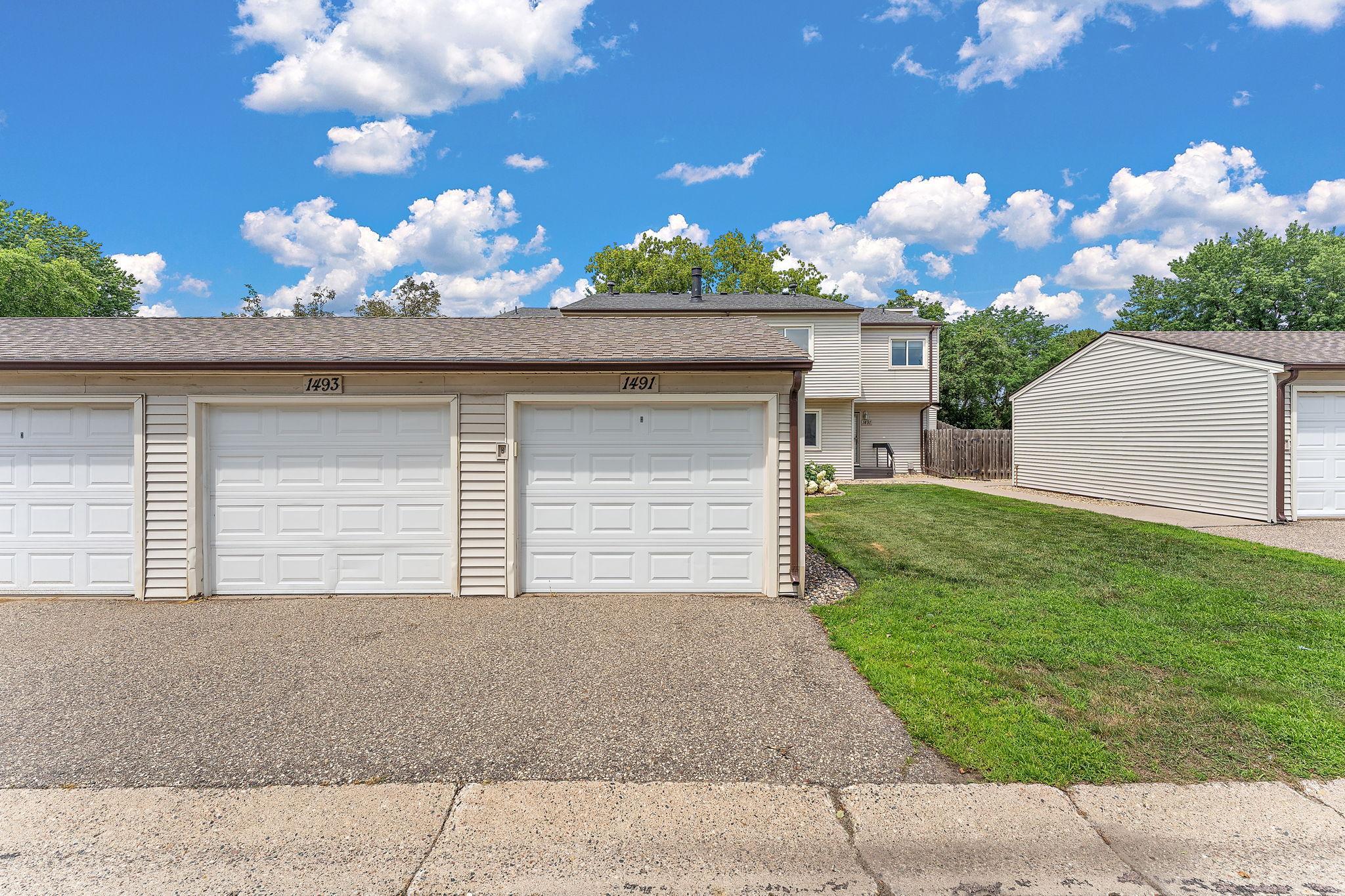 1491 Woodview Avenue E Property Photo 6