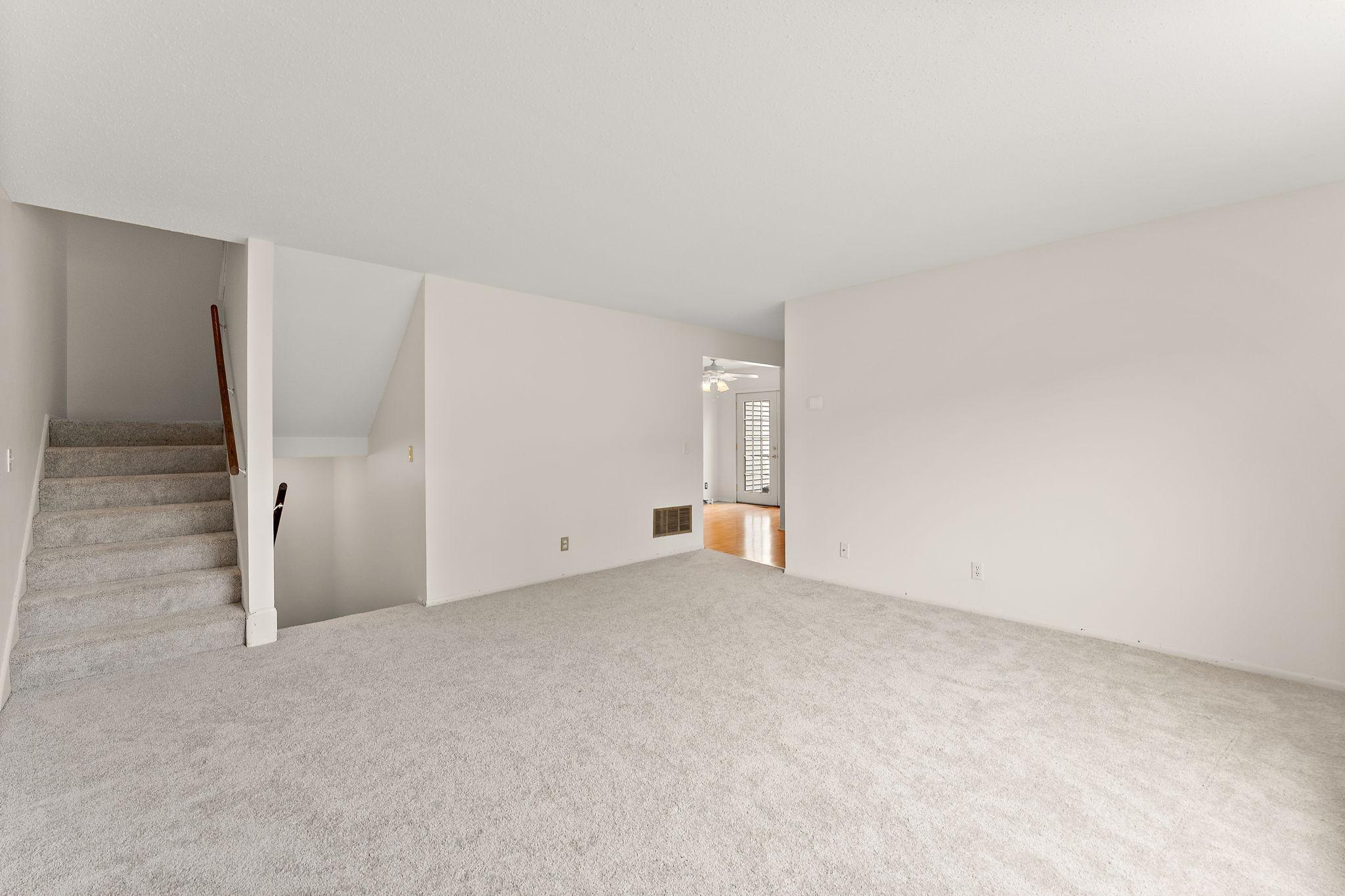 1491 Woodview Avenue E Property Photo 8