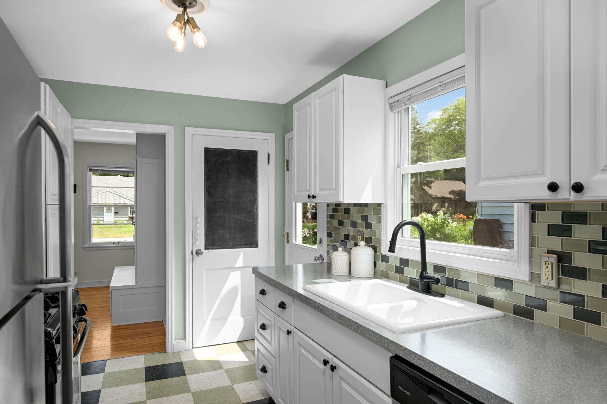 308 Van Buren Avenue S Property Photo 10