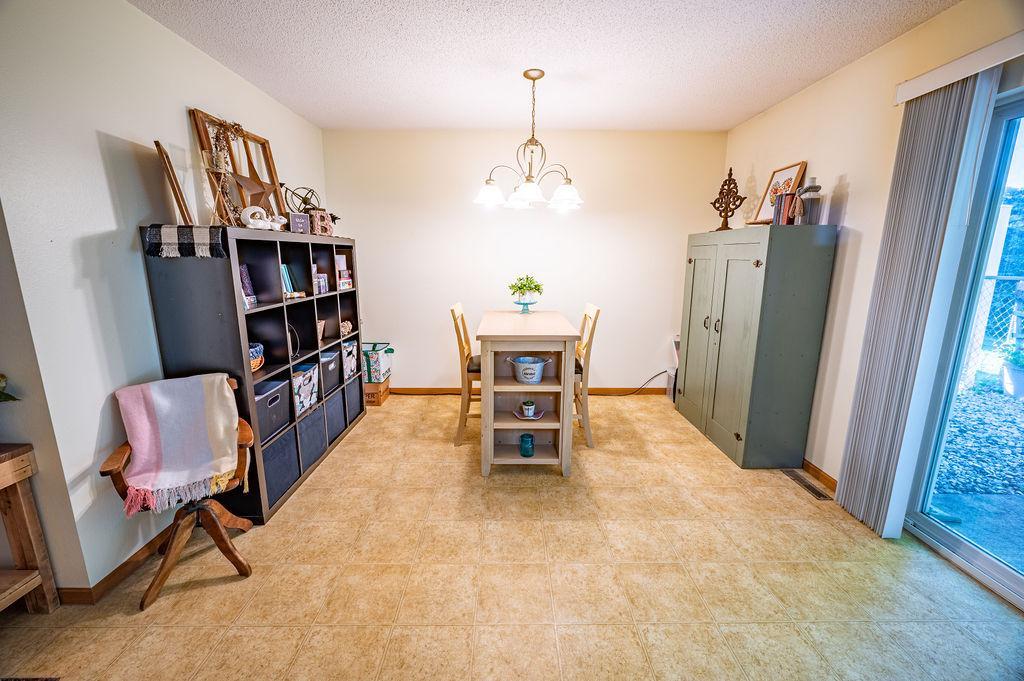561 Burton Circle Property Photo 4