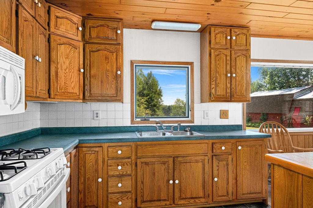 2592 Strandberg Road Property Photo 11