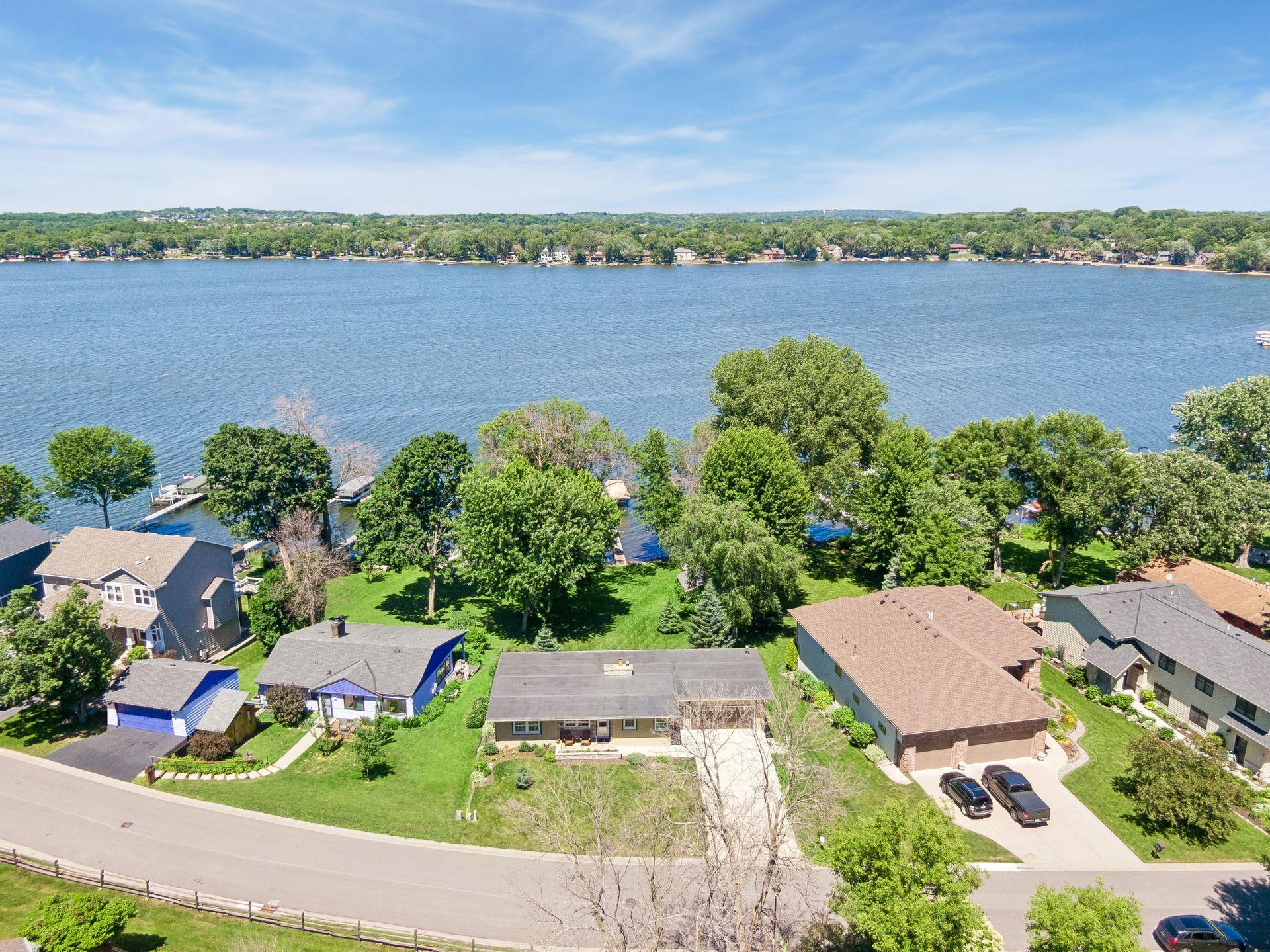 2760 S Shore Drive Property Photo 1