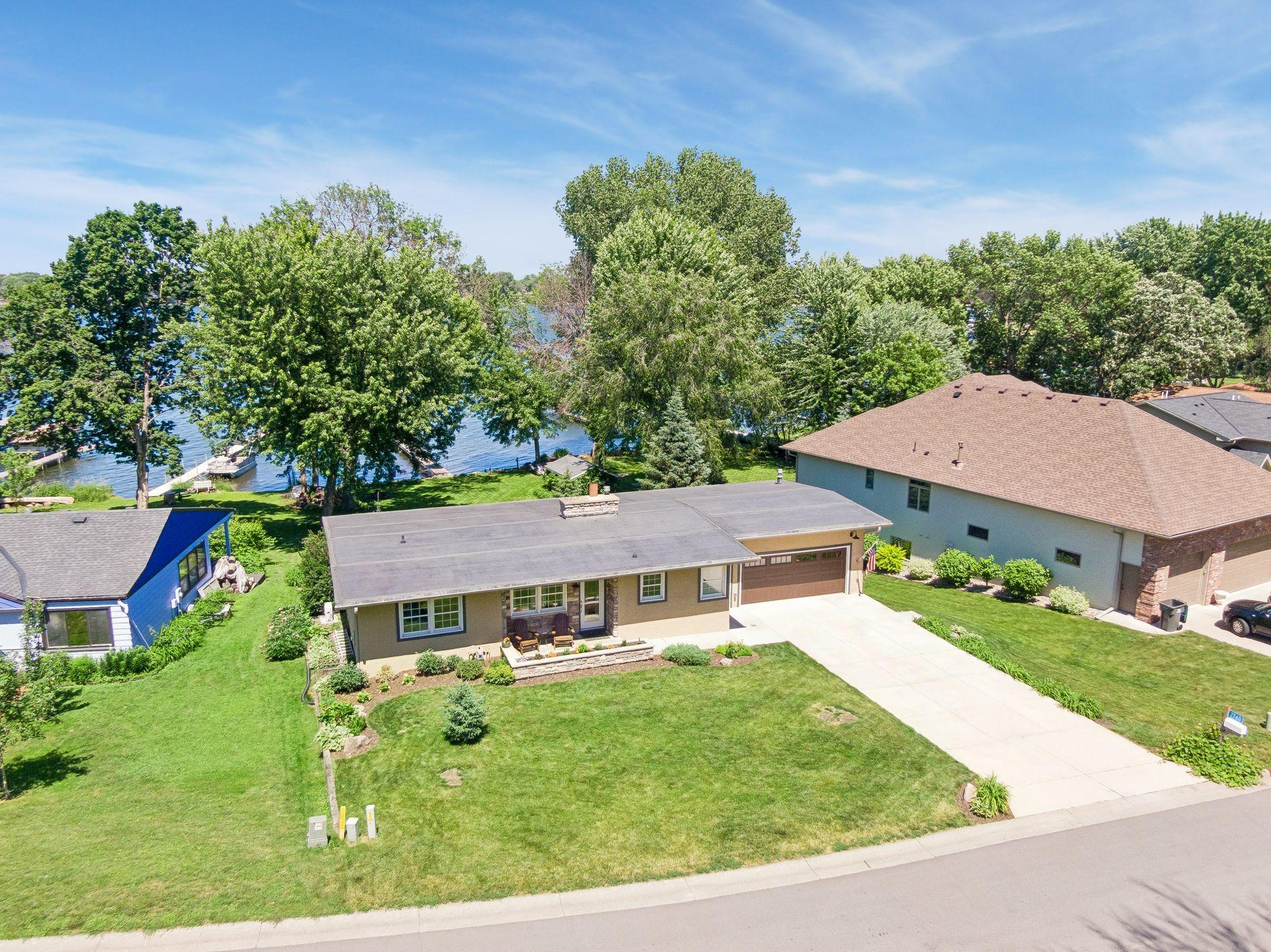 2760 S Shore Drive Property Photo 3