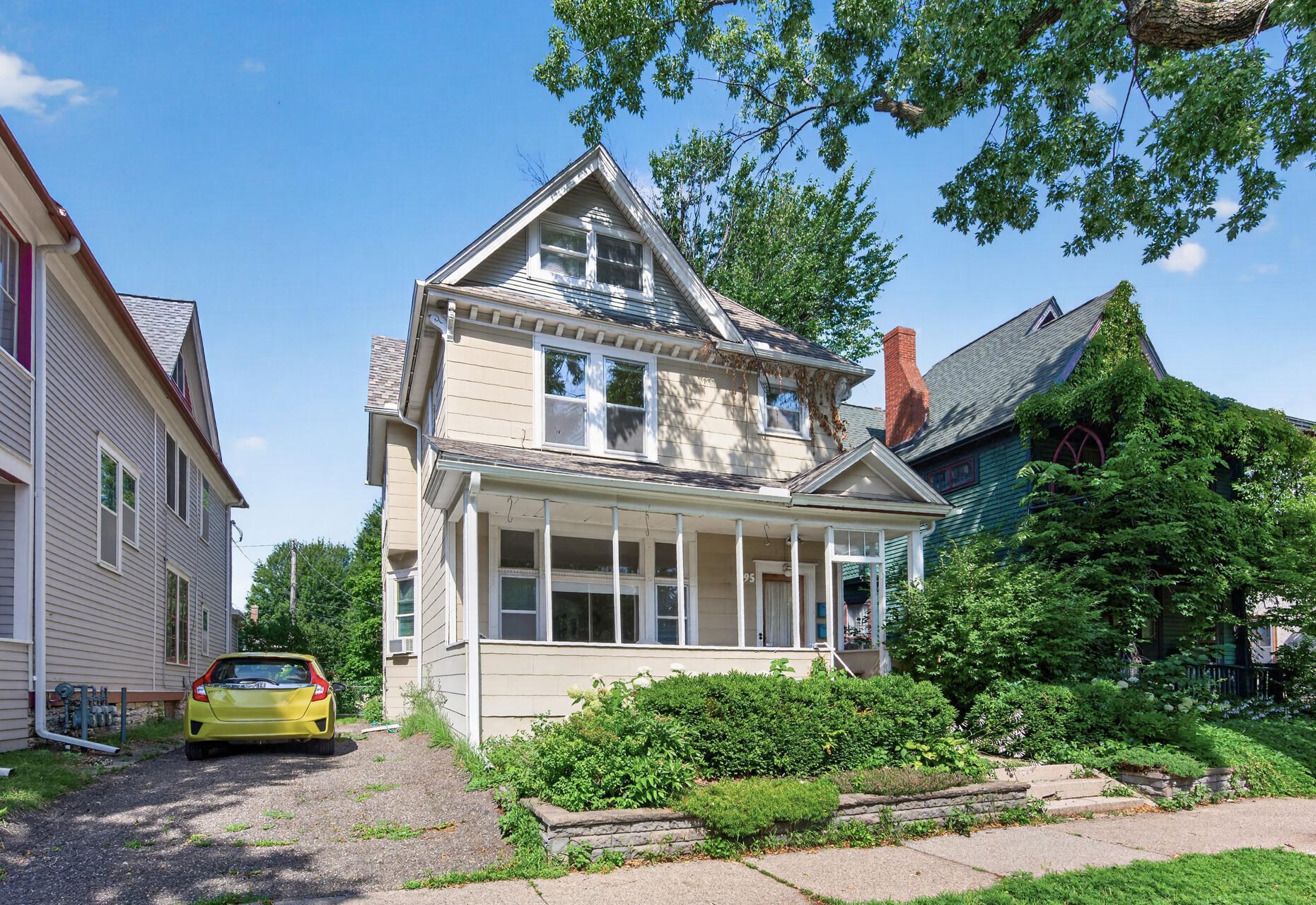 95 Victoria Street N Property Photo 2