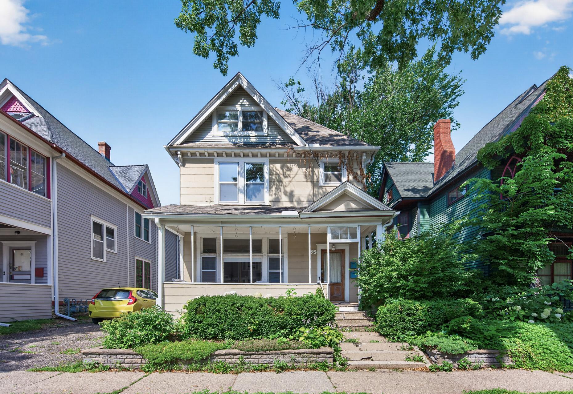 95 Victoria Street N Property Photo 3
