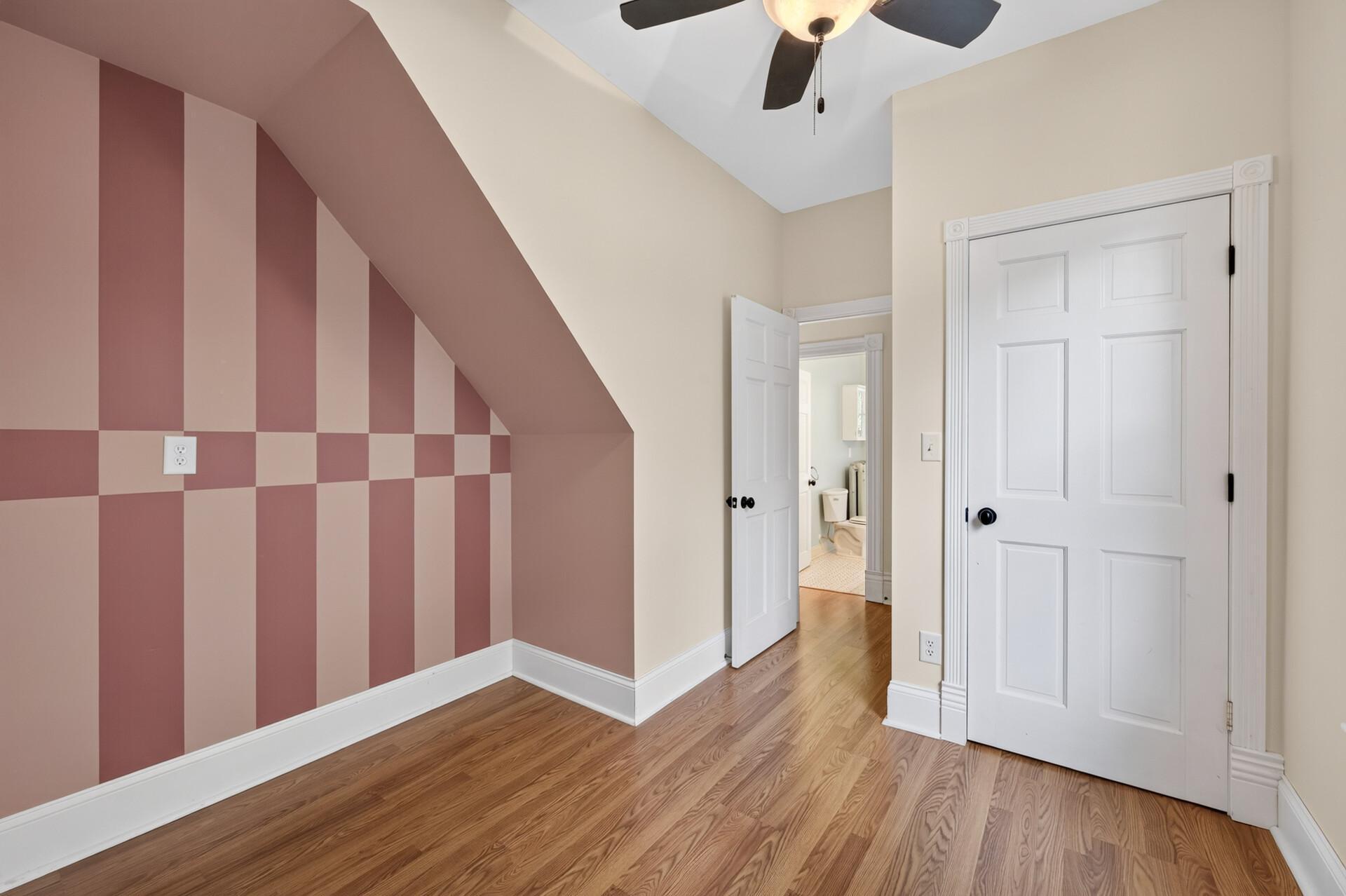 95 Victoria Street N Property Photo 37