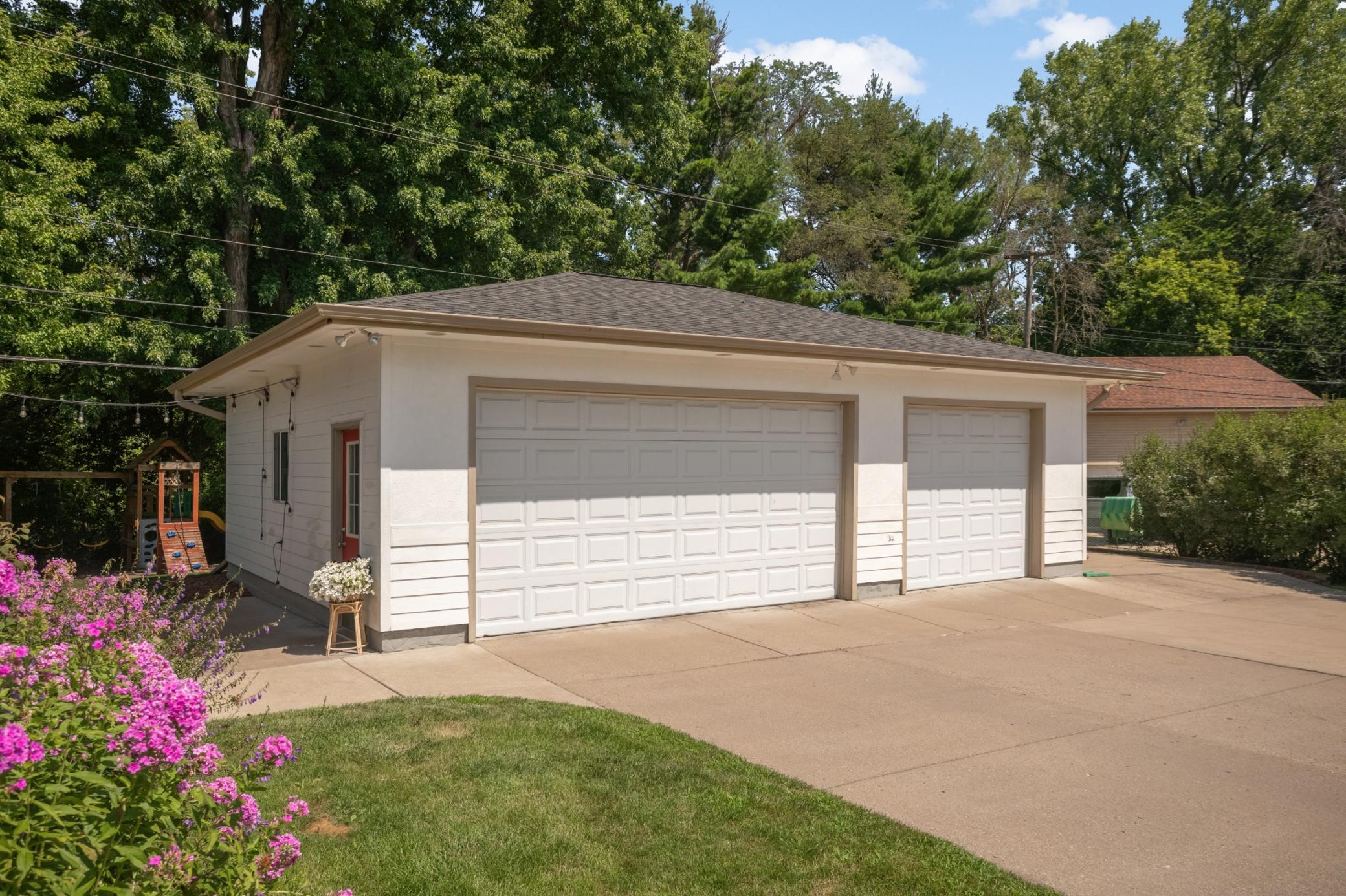 3407 Payne Avenue Property Photo 4