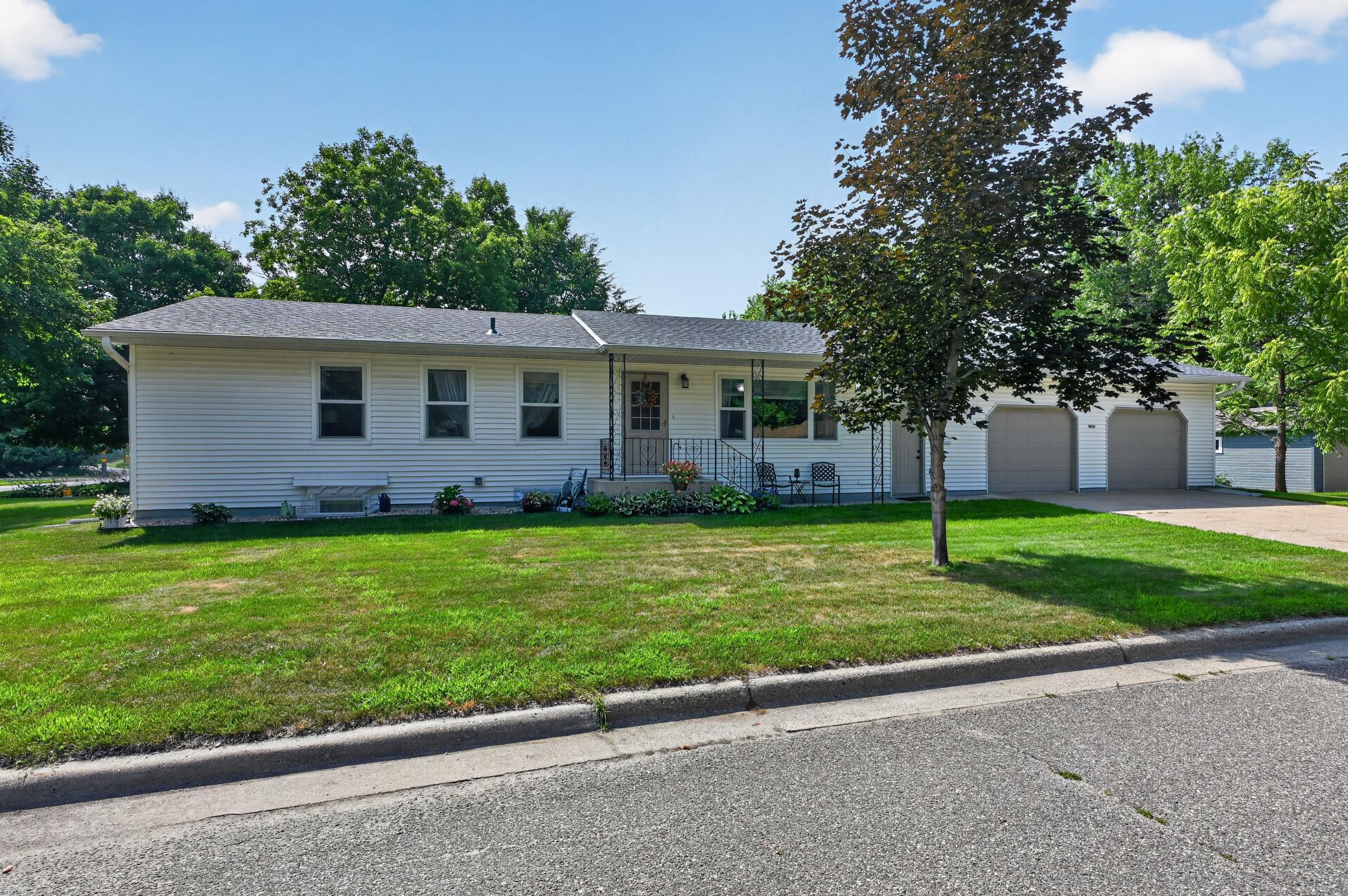 1424 Ash Street Property Photo 1