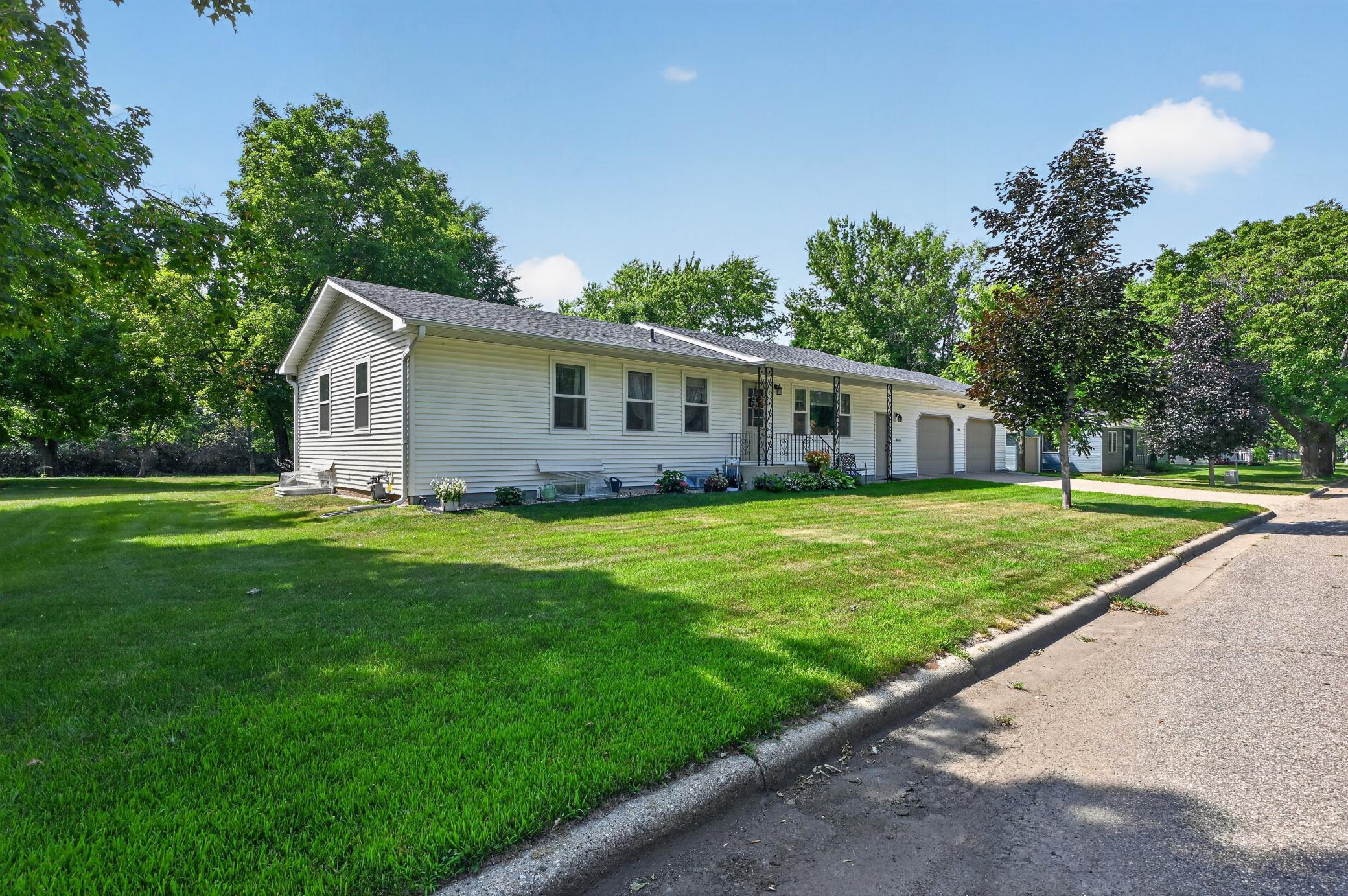 1424 Ash Street Property Photo 3