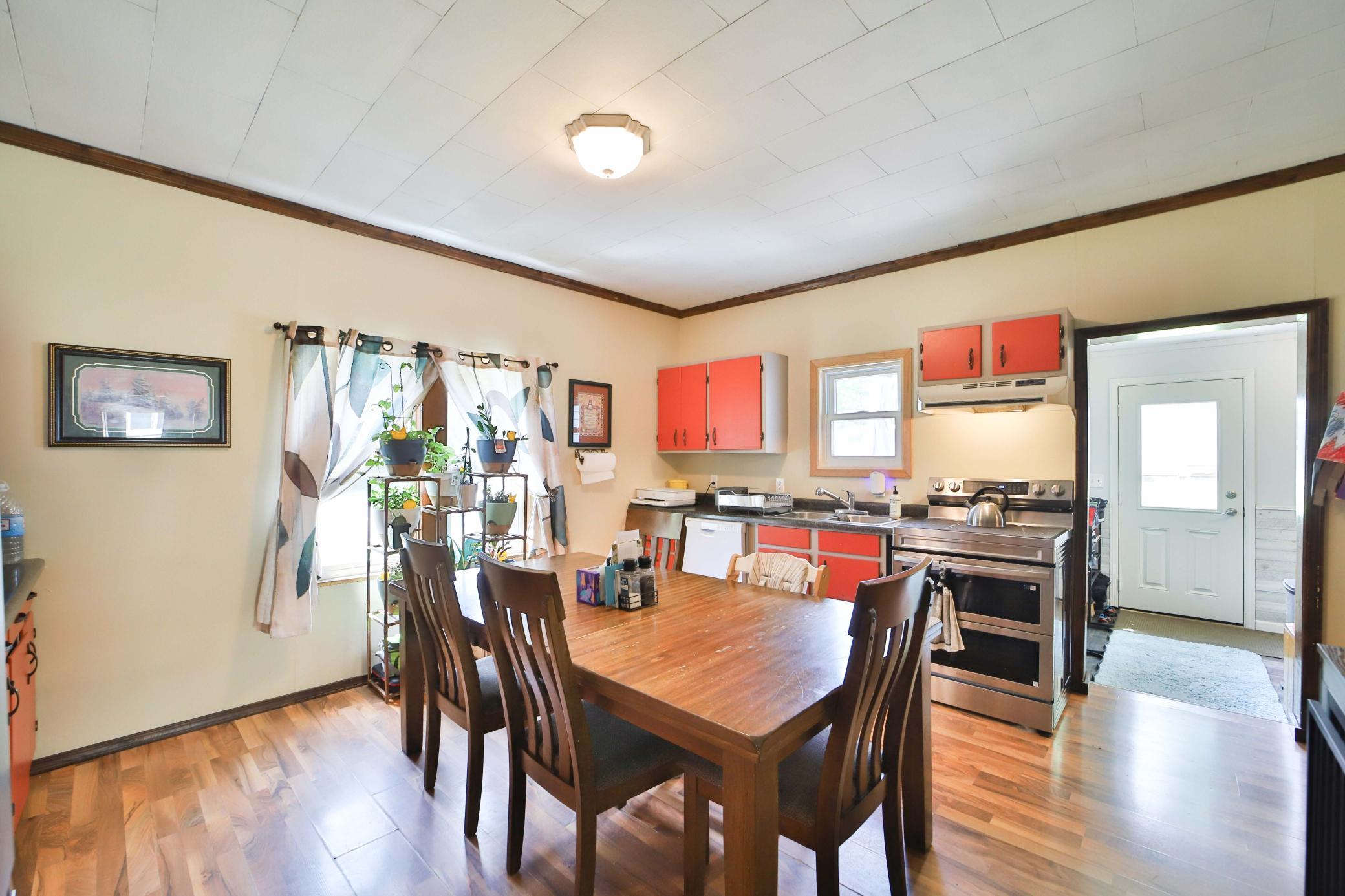 403 8th Street Ne Property Photo 2