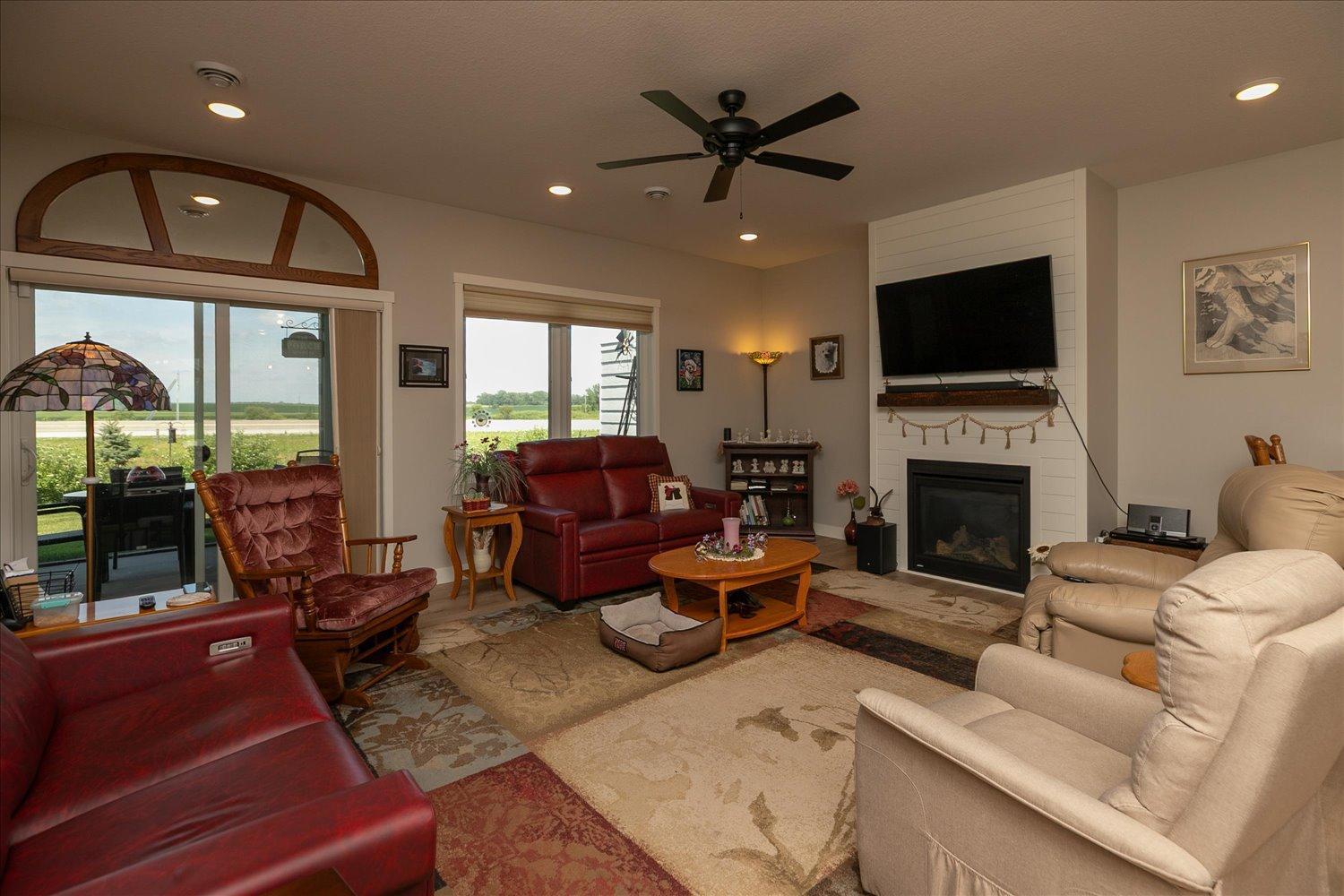 162 Sandstone Drive Nw Property Photo 4