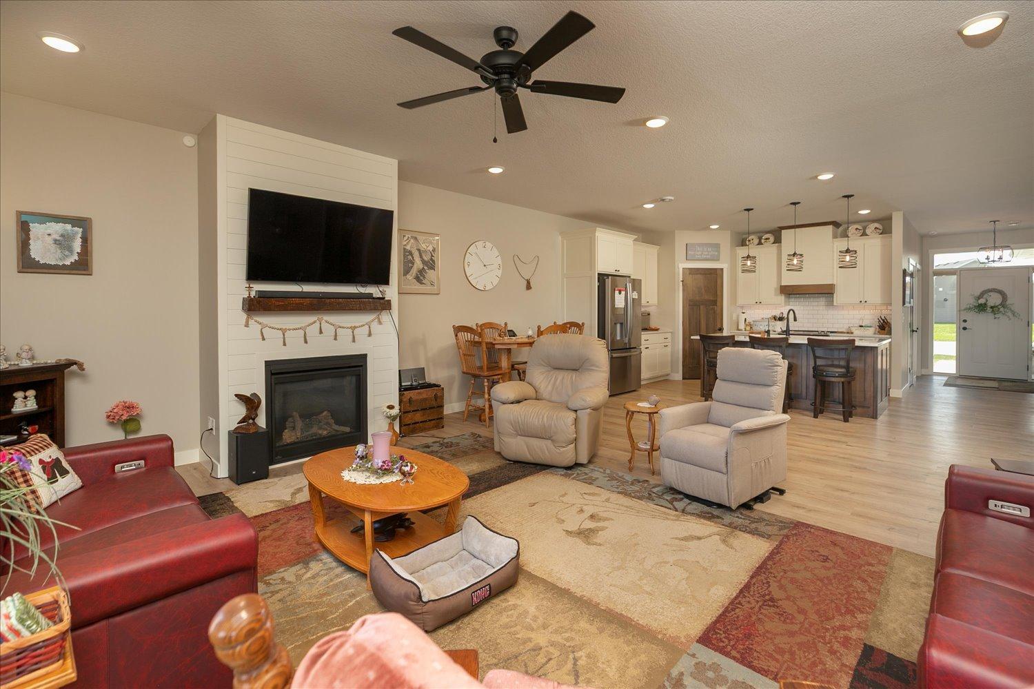 162 Sandstone Drive Nw Property Photo 6
