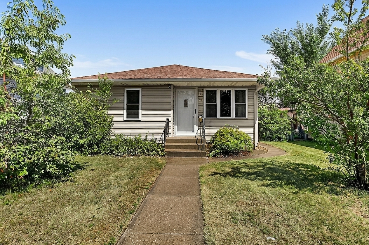 142 25th Avenue N Property Photo 1