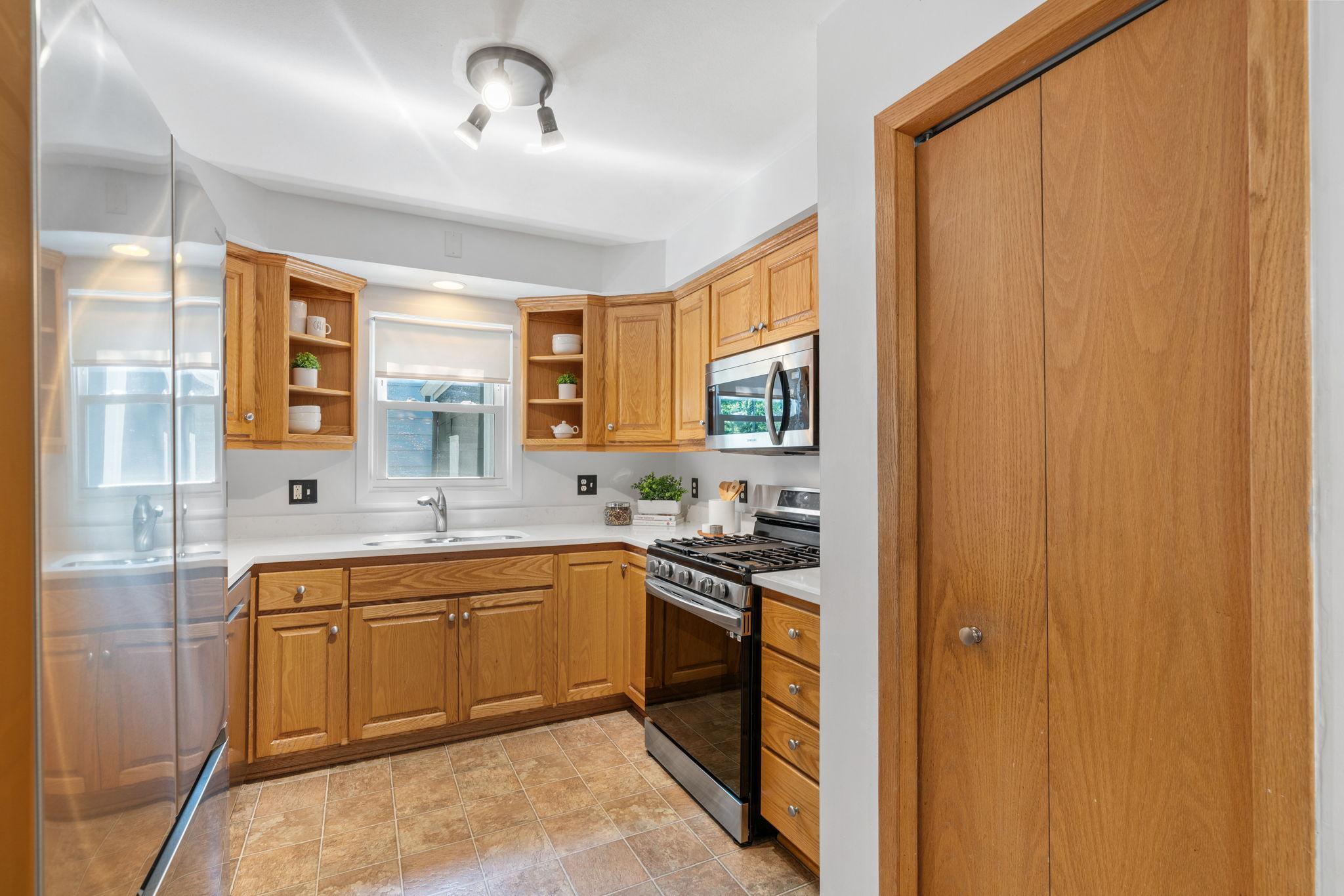 411 Van Buren Avenue S Property Photo 18