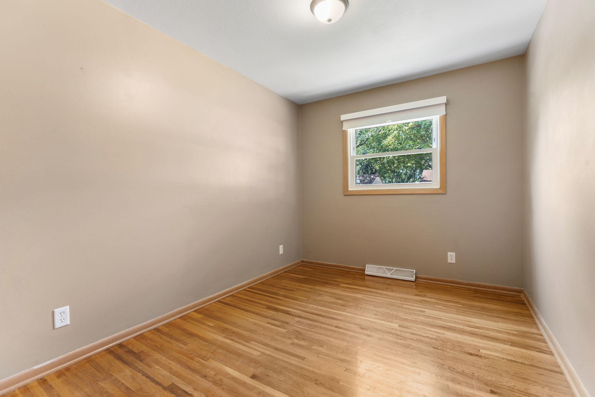411 Van Buren Avenue S Property Photo 28