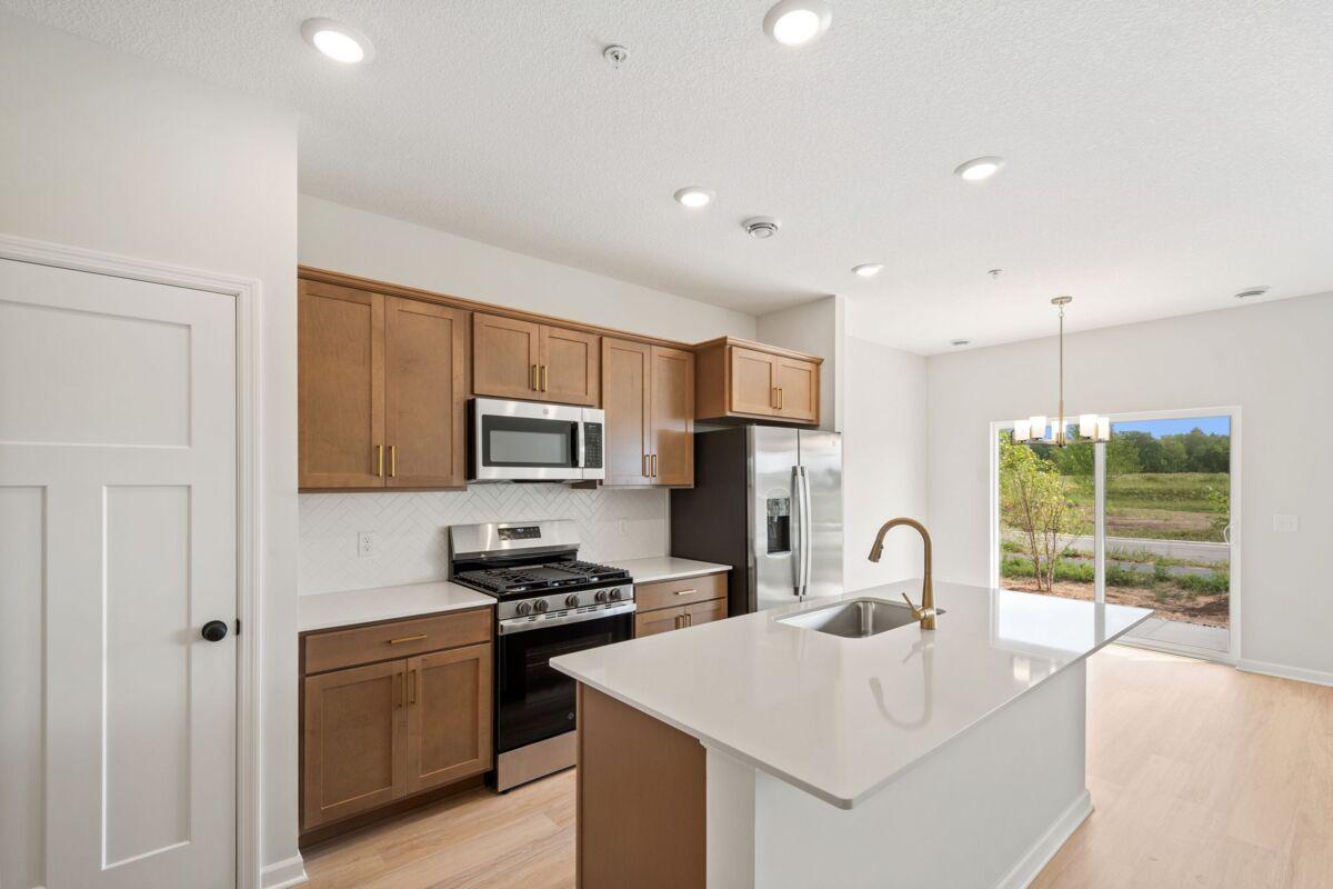 680 Tulare Terrace Property Photo 1