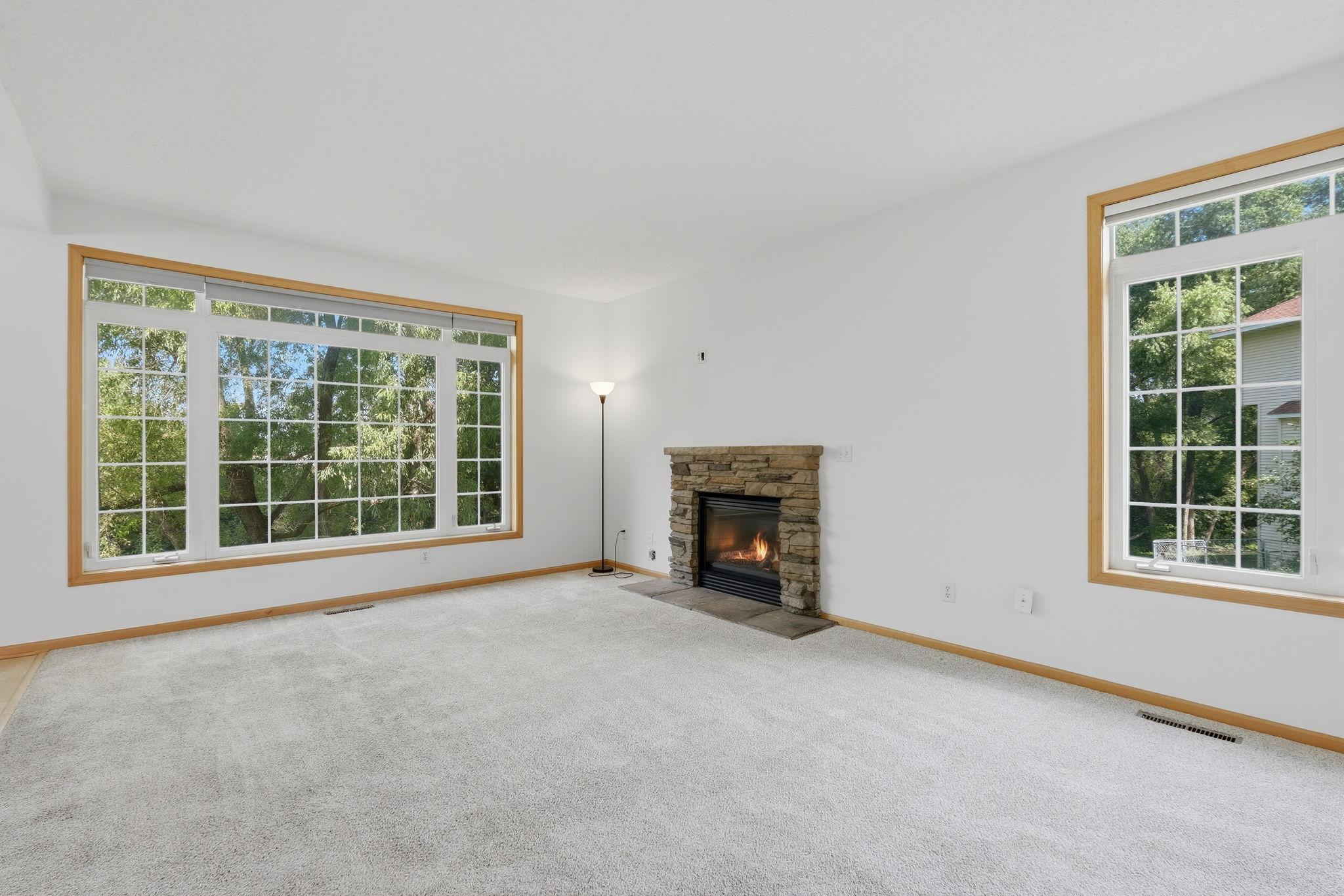 5546 Malibu Drive Property Photo 3