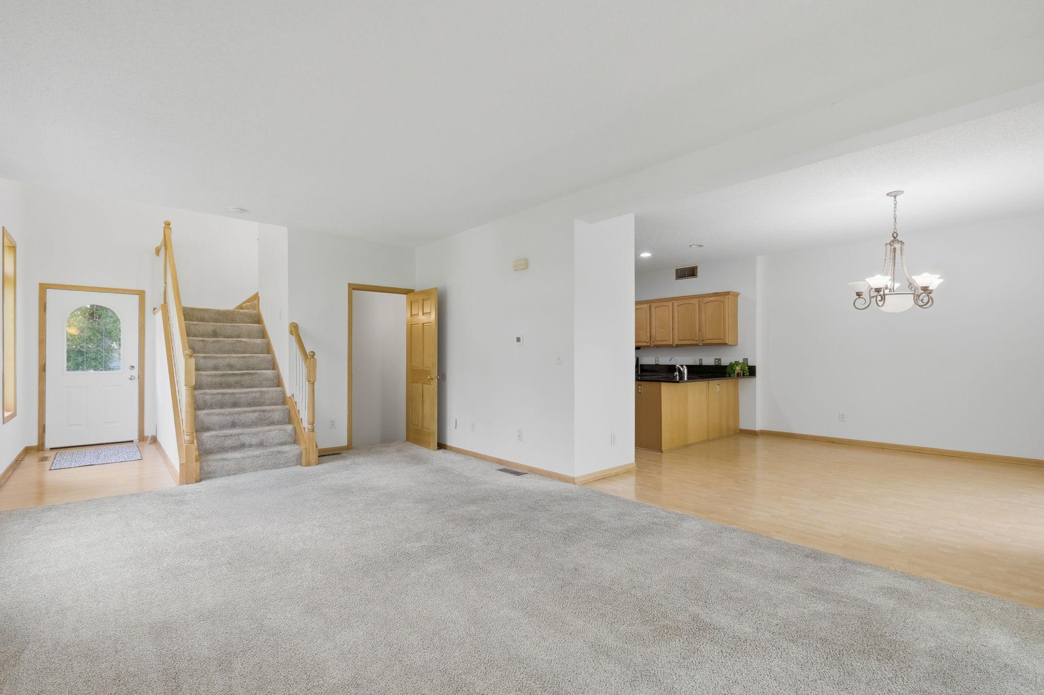 5546 Malibu Drive Property Photo 4