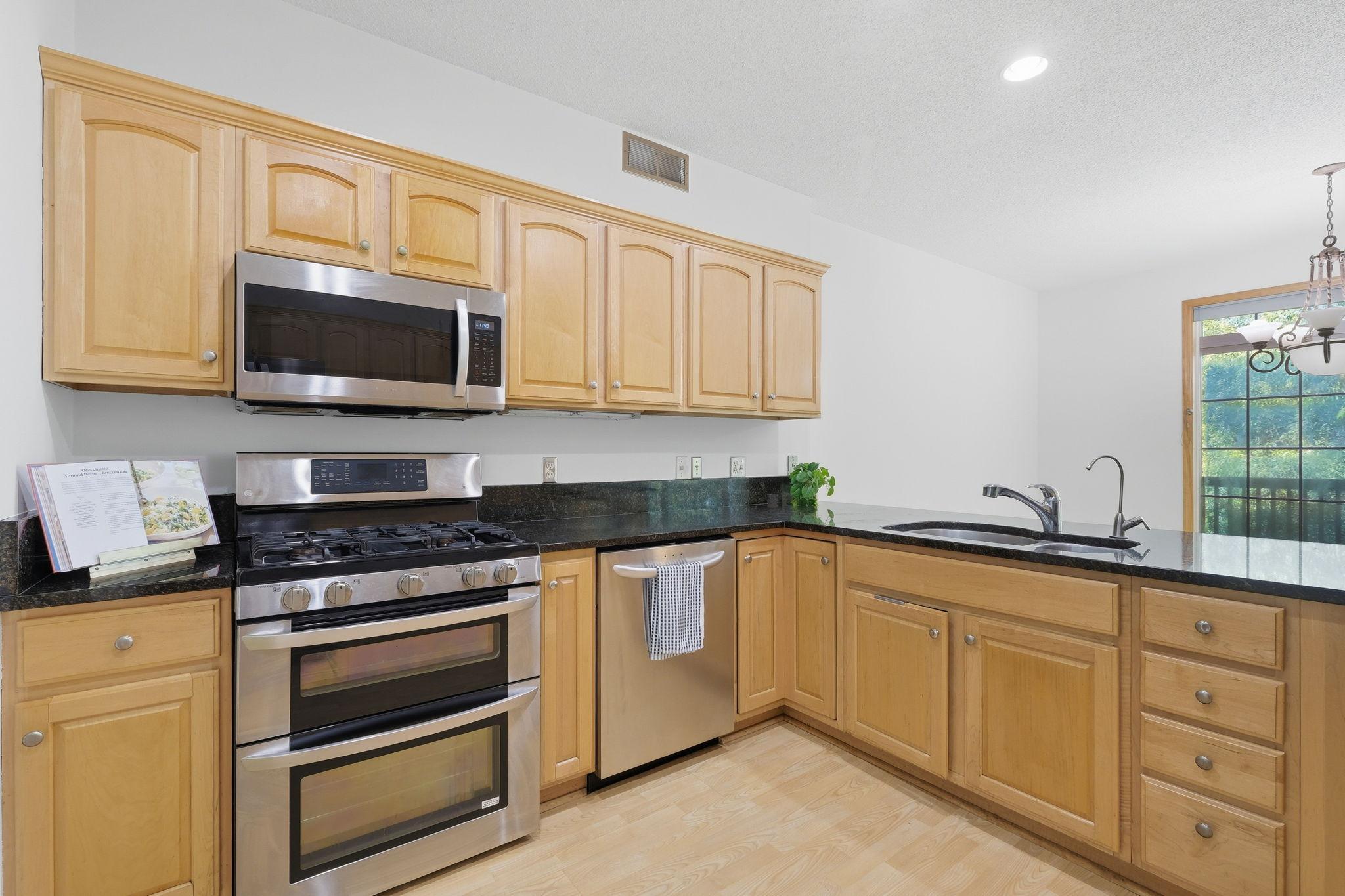5546 Malibu Drive Property Photo 6