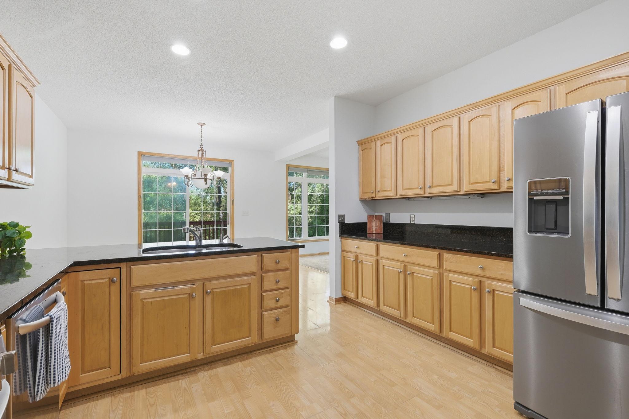 5546 Malibu Drive Property Photo 7