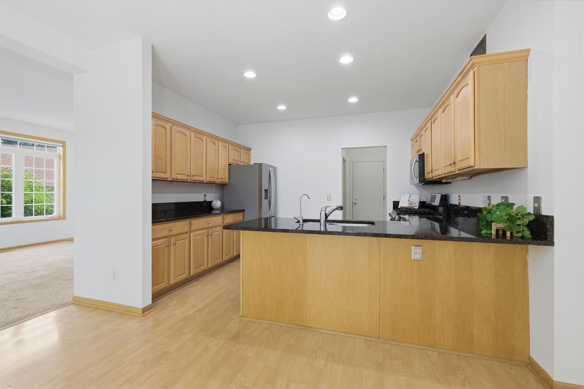 5546 Malibu Drive Property Photo 8