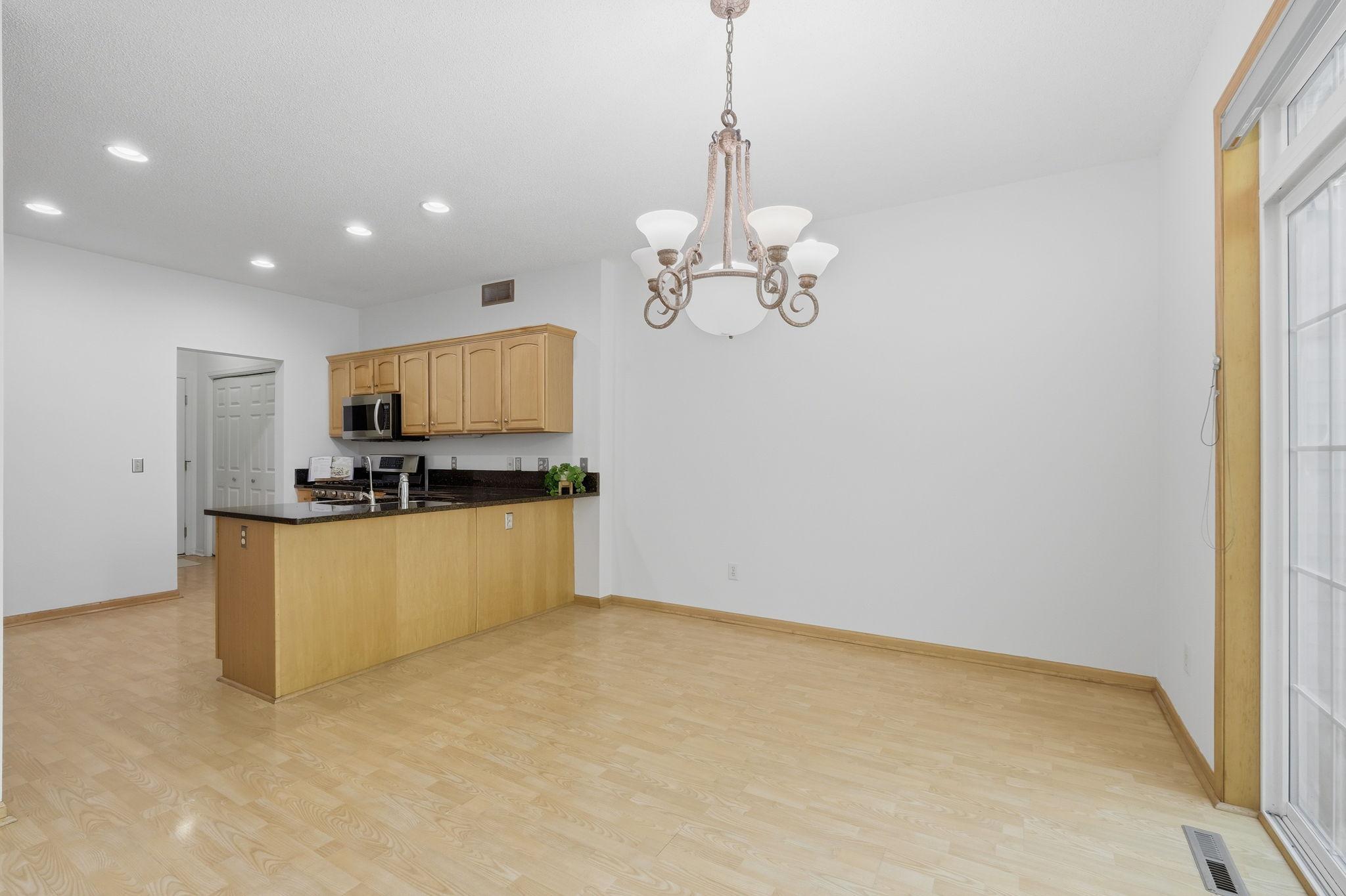 5546 Malibu Drive Property Photo 9