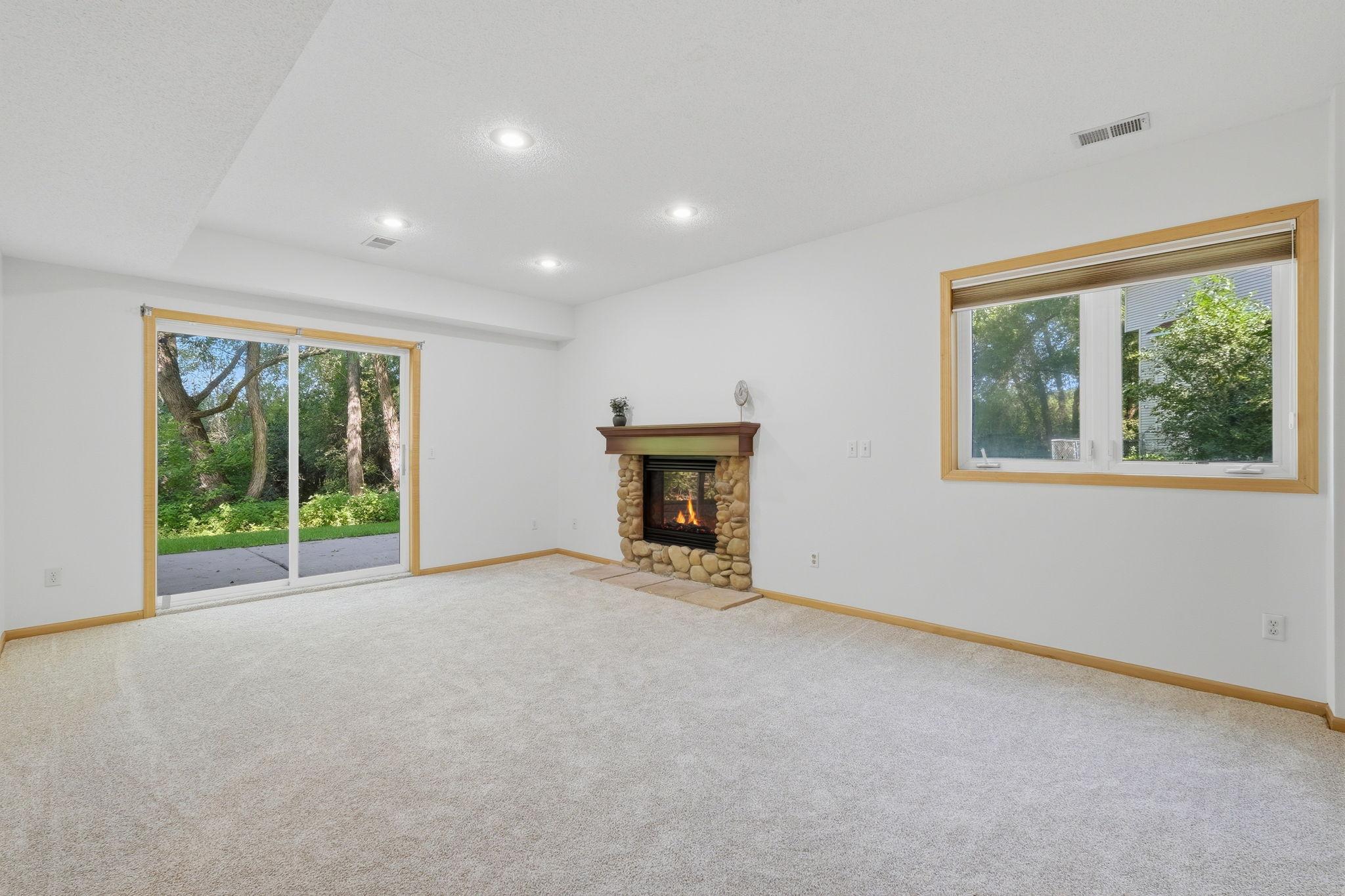 5546 Malibu Drive Property Photo 11