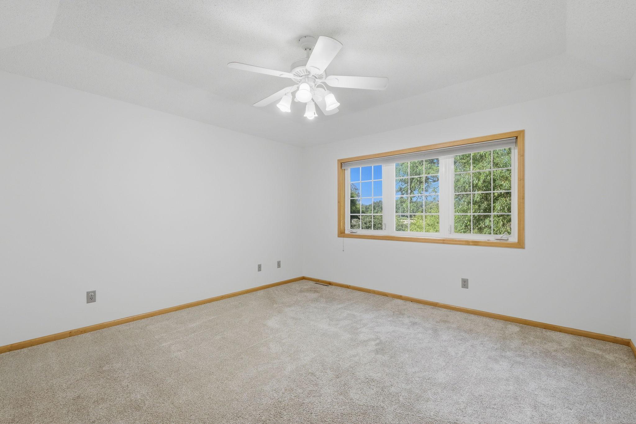 5546 Malibu Drive Property Photo 17