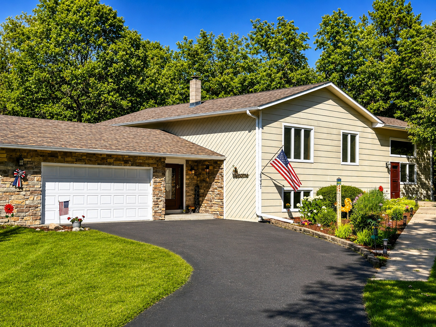 8331 Red Pine Circle Property Photo 4