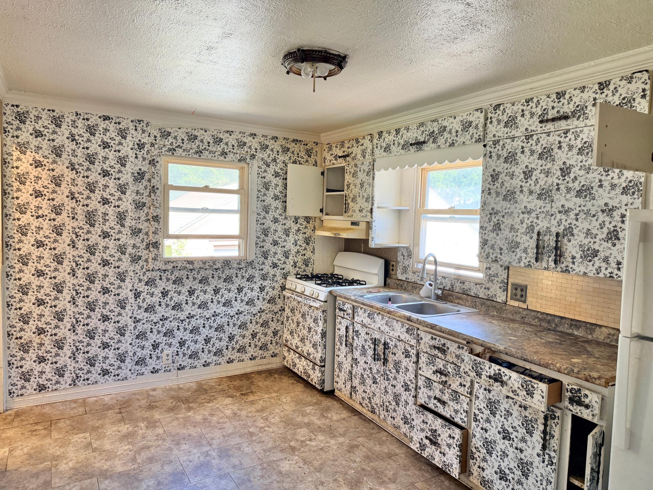 1205 James Avenue Property Photo 6