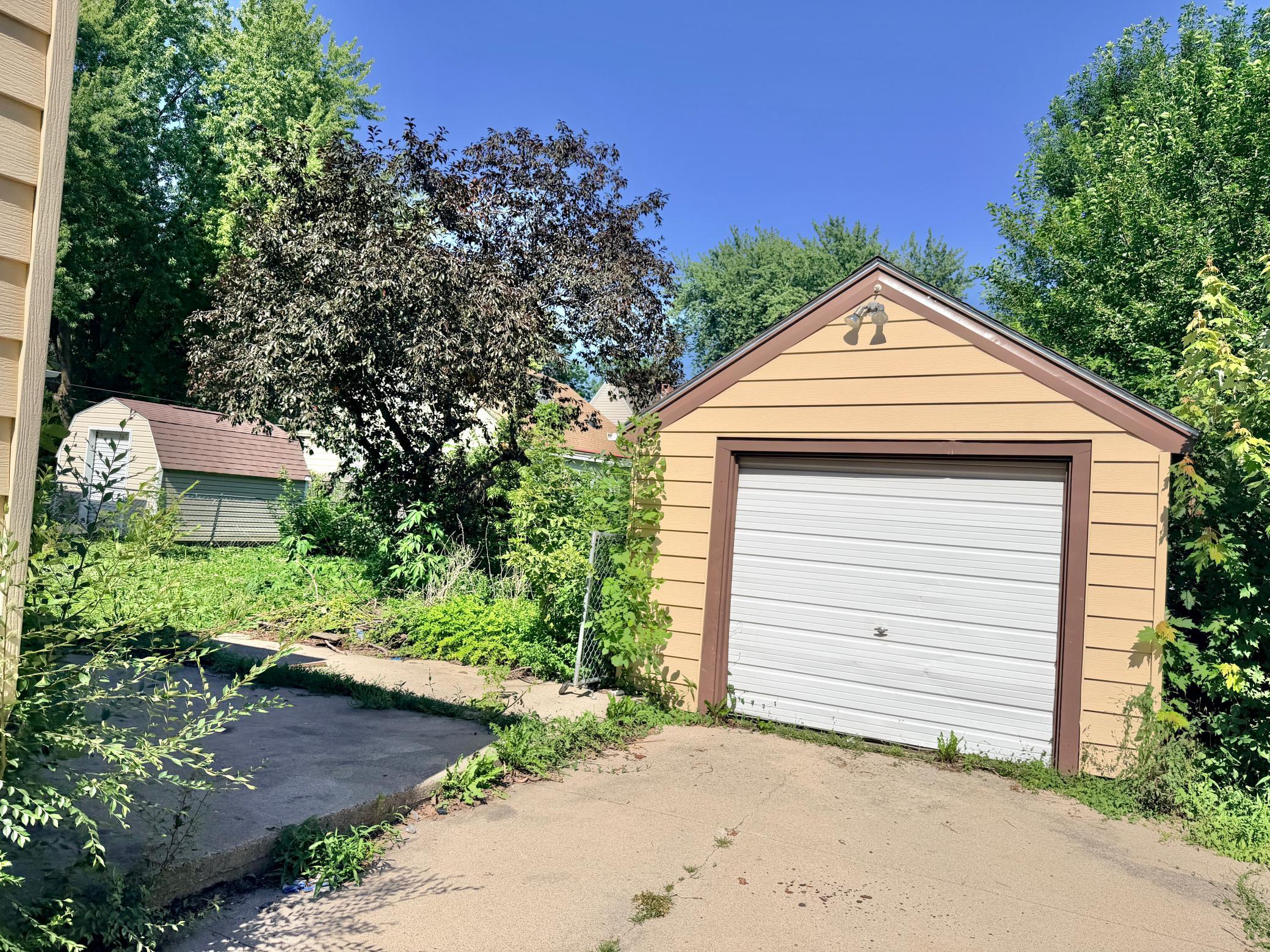 1205 James Avenue Property Photo 45