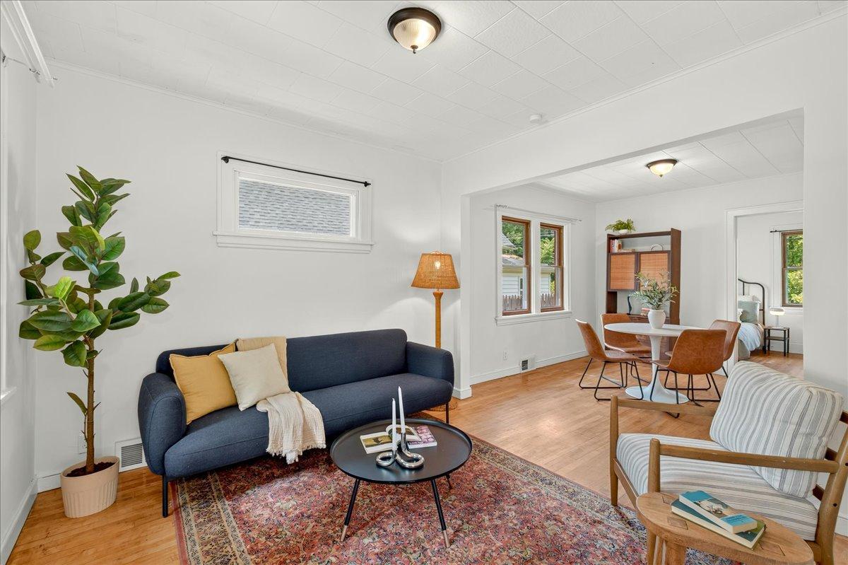 1217 6th Street E Property Photo 3