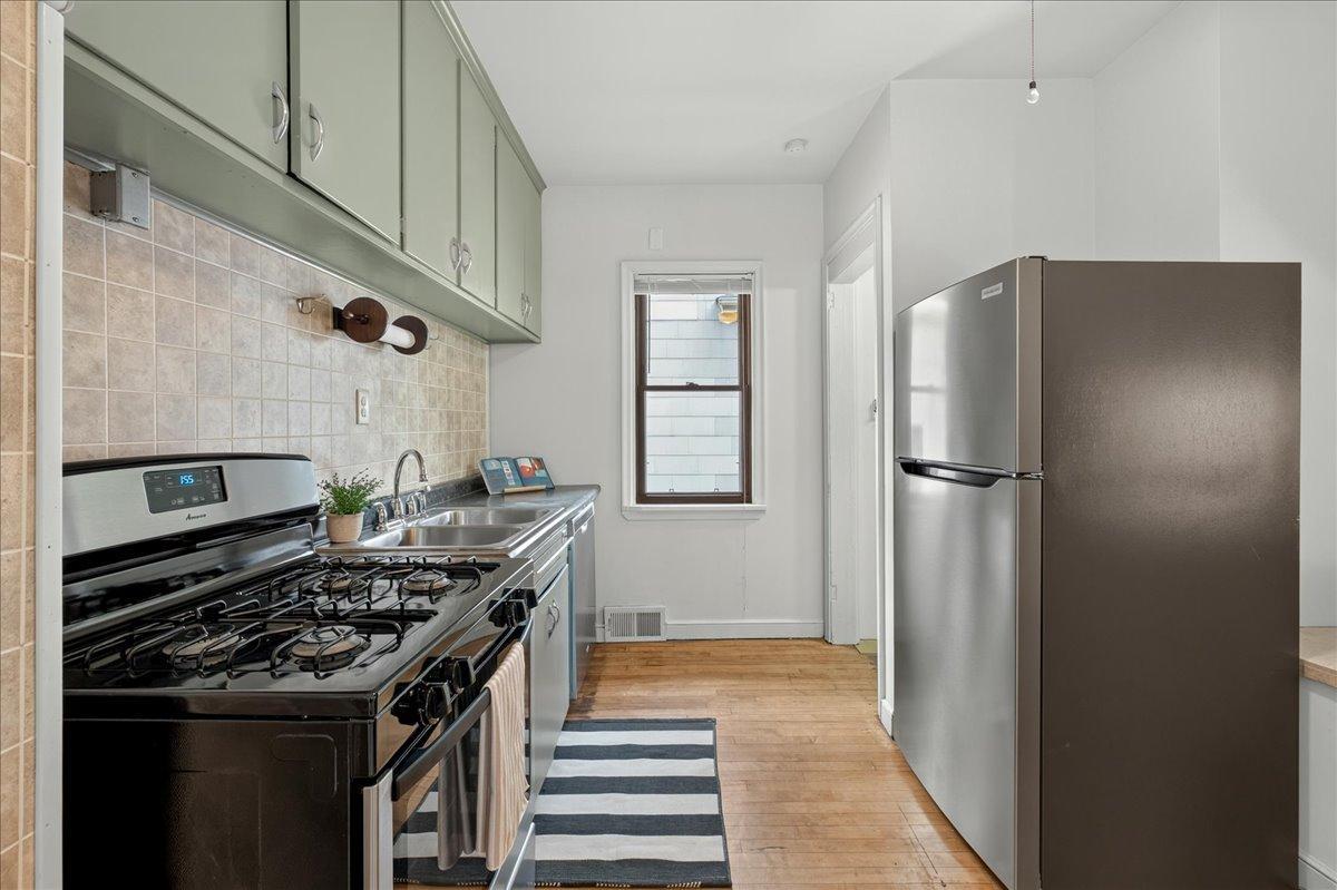1217 6th Street E Property Photo 9