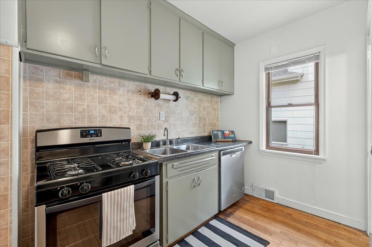 1217 6th Street E Property Photo 10