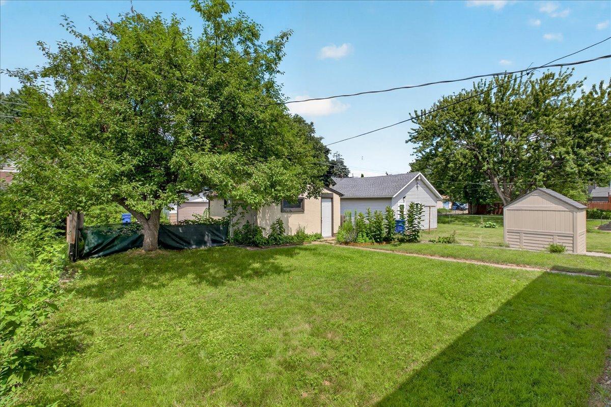 1217 6th Street E Property Photo 18
