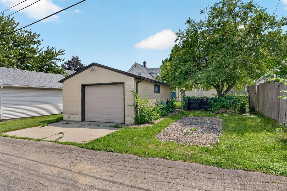 1217 6th Street E Property Photo 19