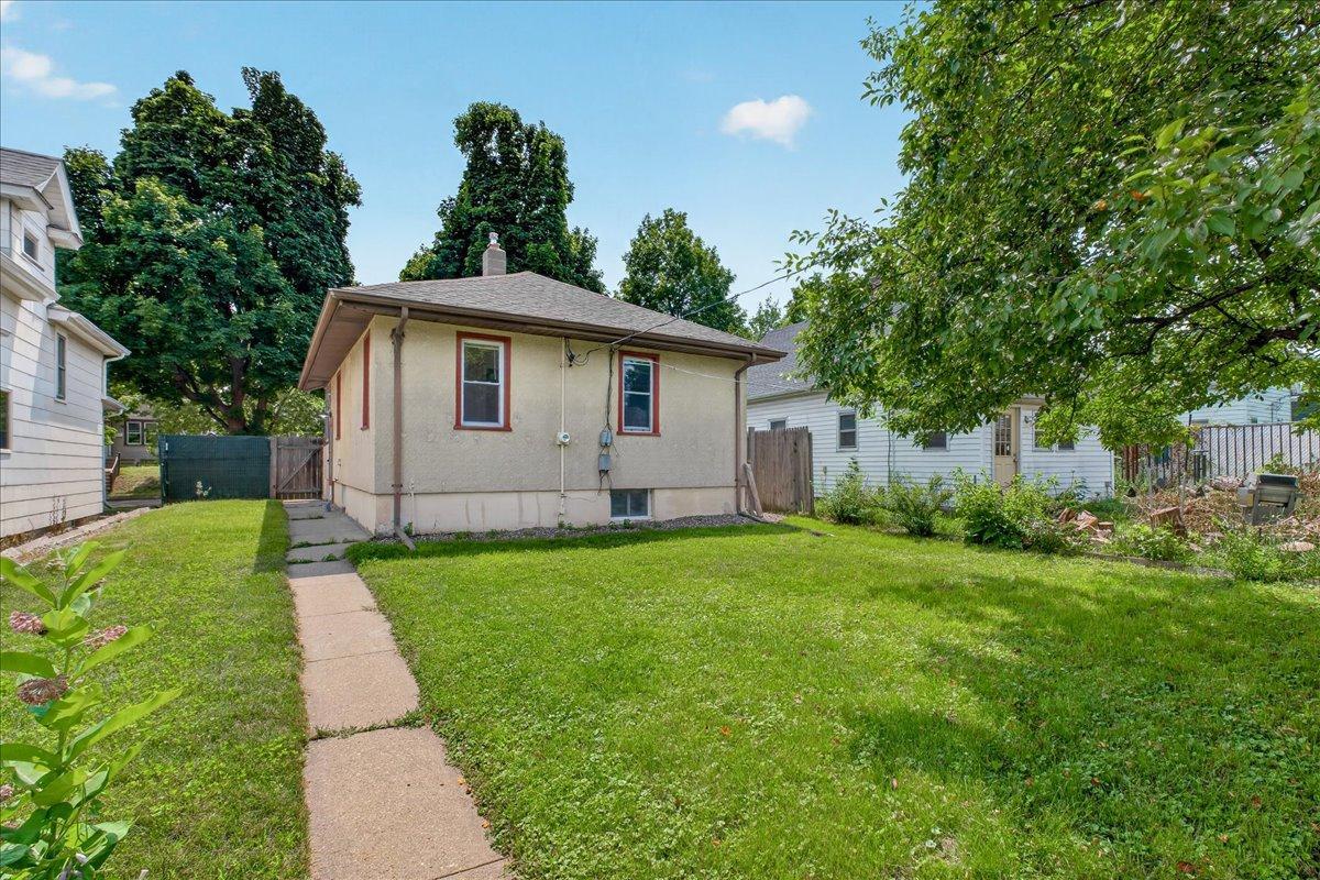 1217 6th Street E Property Photo 20