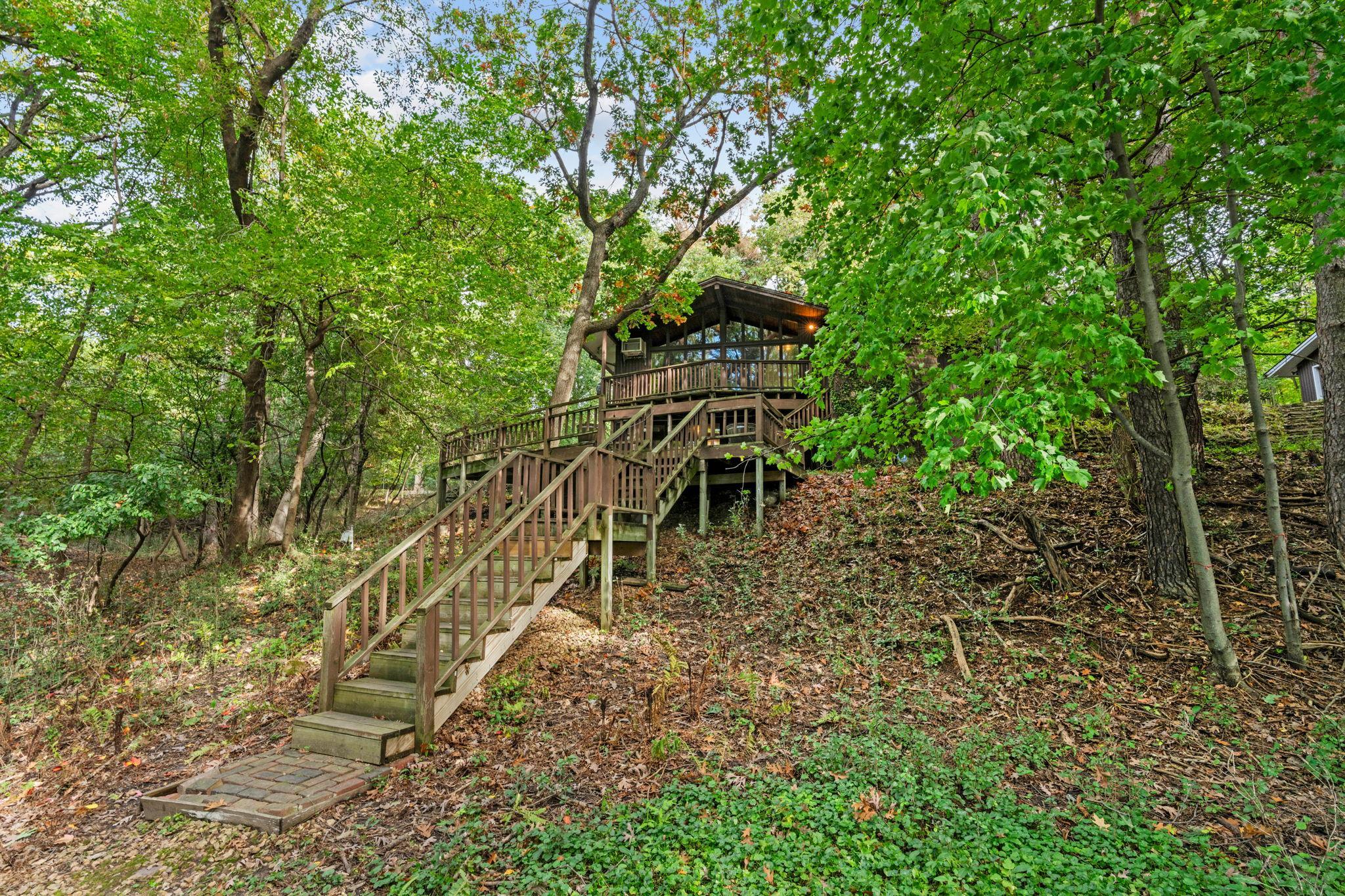 8274 Hidden Bay Trail N Property Photo 6