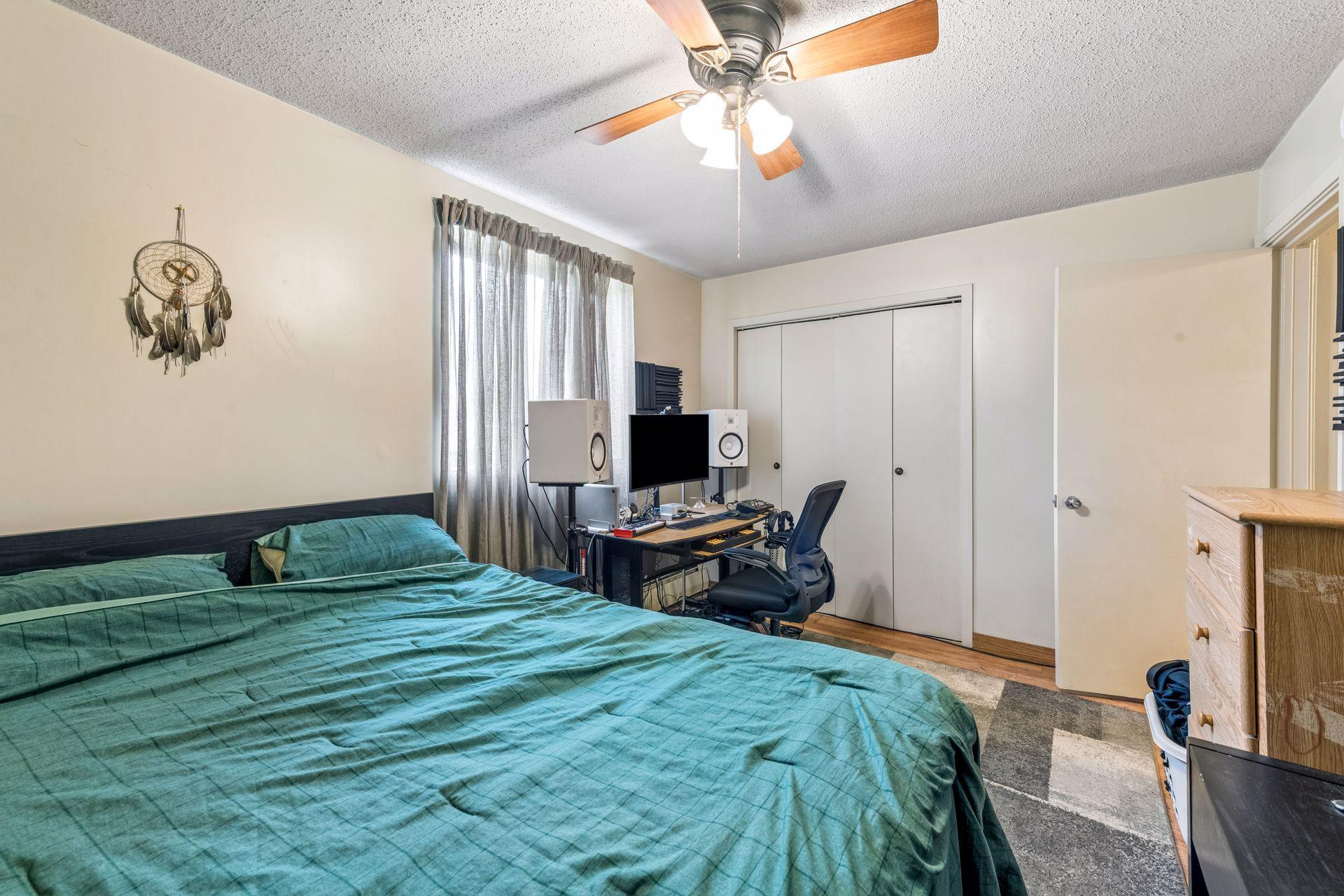 2381 Unity Avenue N Property Photo 13
