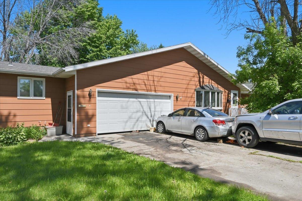 1421 & 1425 E 5th Street Property Photo 3