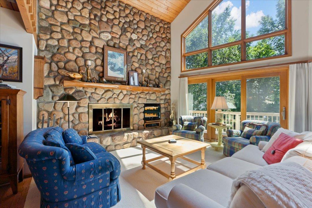 8882 Interlachen Road Property Photo 11