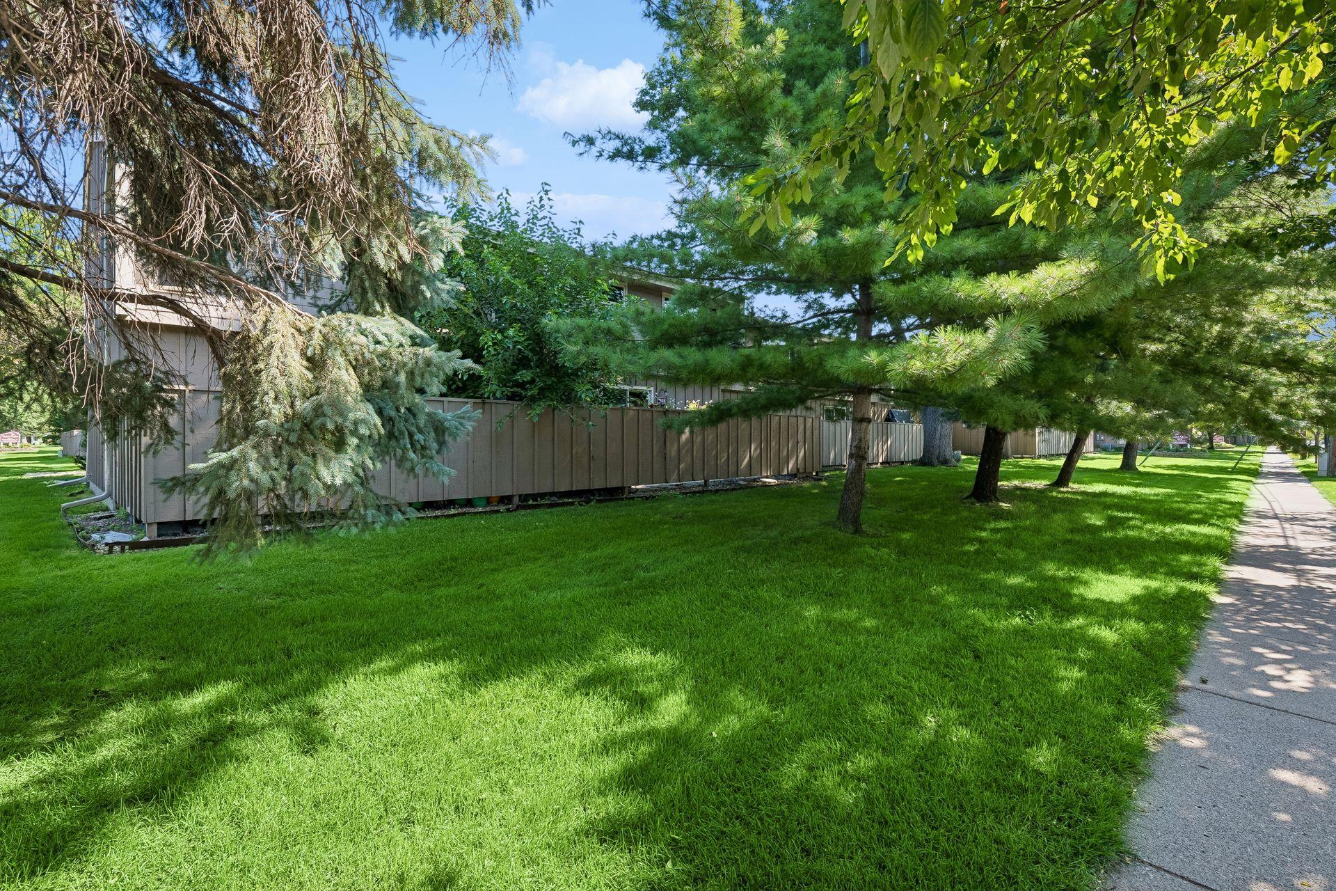 318 E 44th Street Property Photo 27