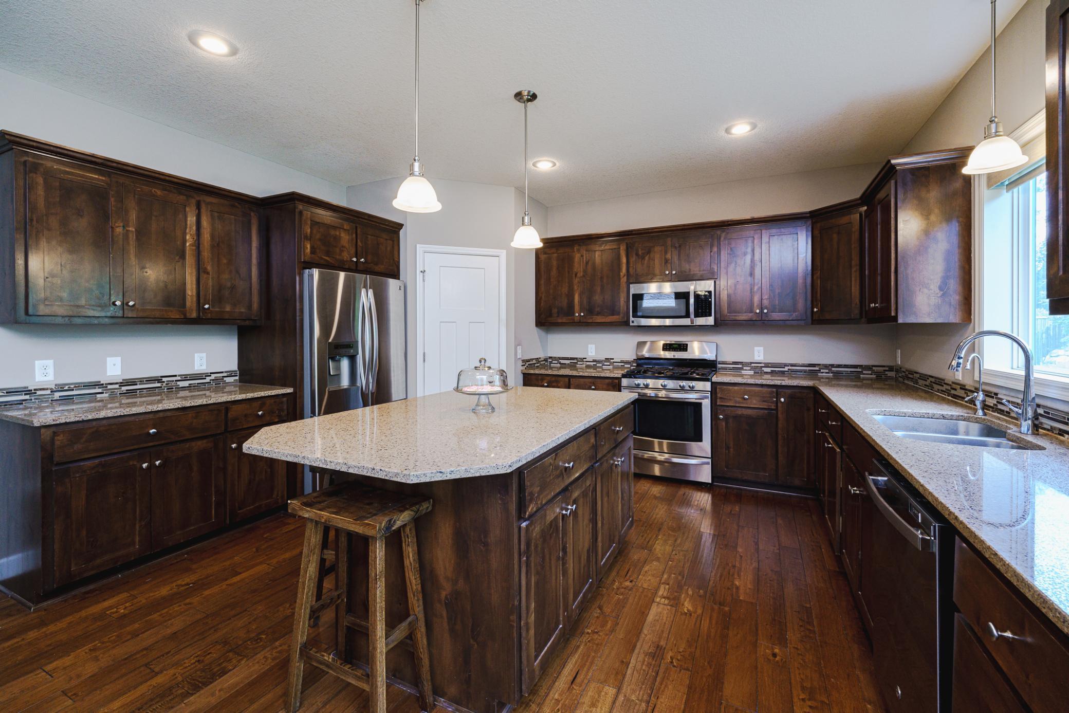 15224 Valley View Drive Property Photo 5