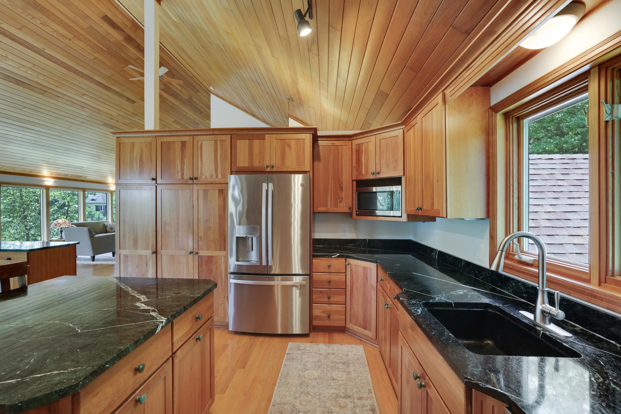 502 Shoreline Drive Property Photo 8
