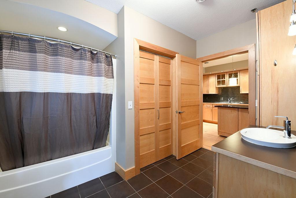 319 Broadway N 305 Property Photo 18