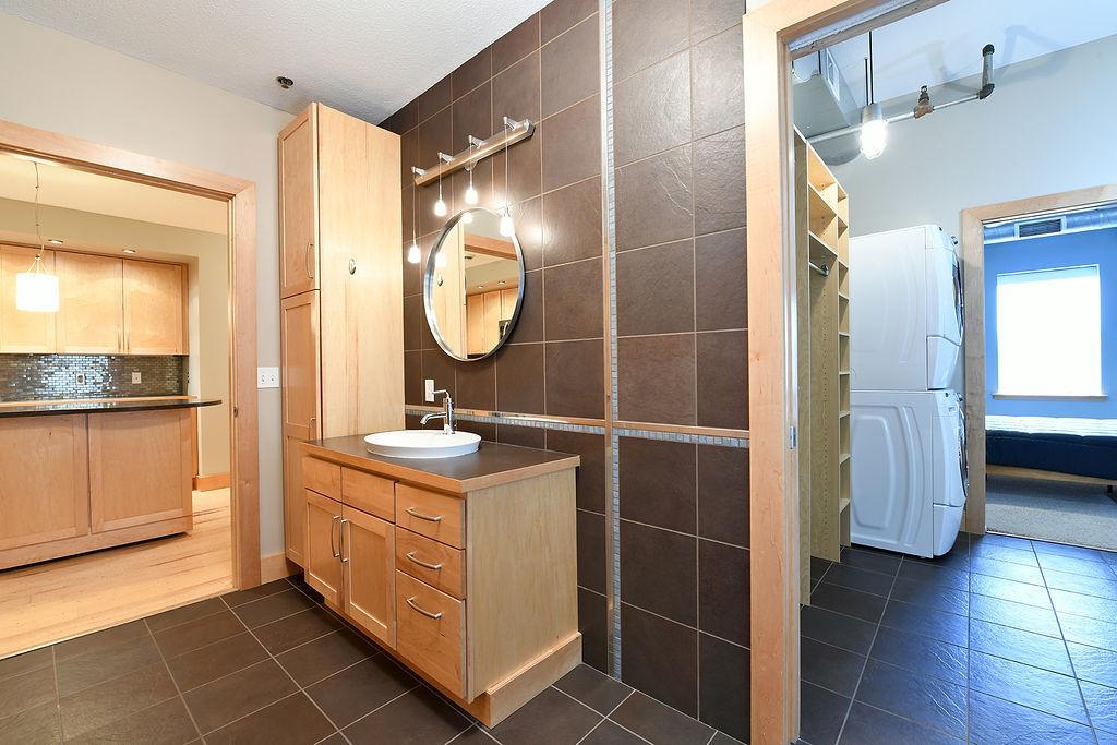 319 Broadway N 305 Property Photo 20